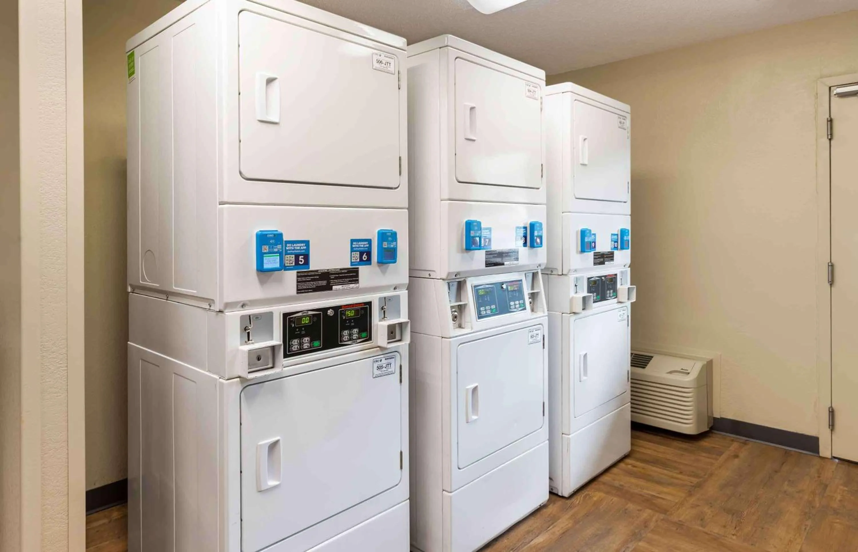 Property building in Extended Stay America Suites - Richmond - W Broad Street - Glenside - South