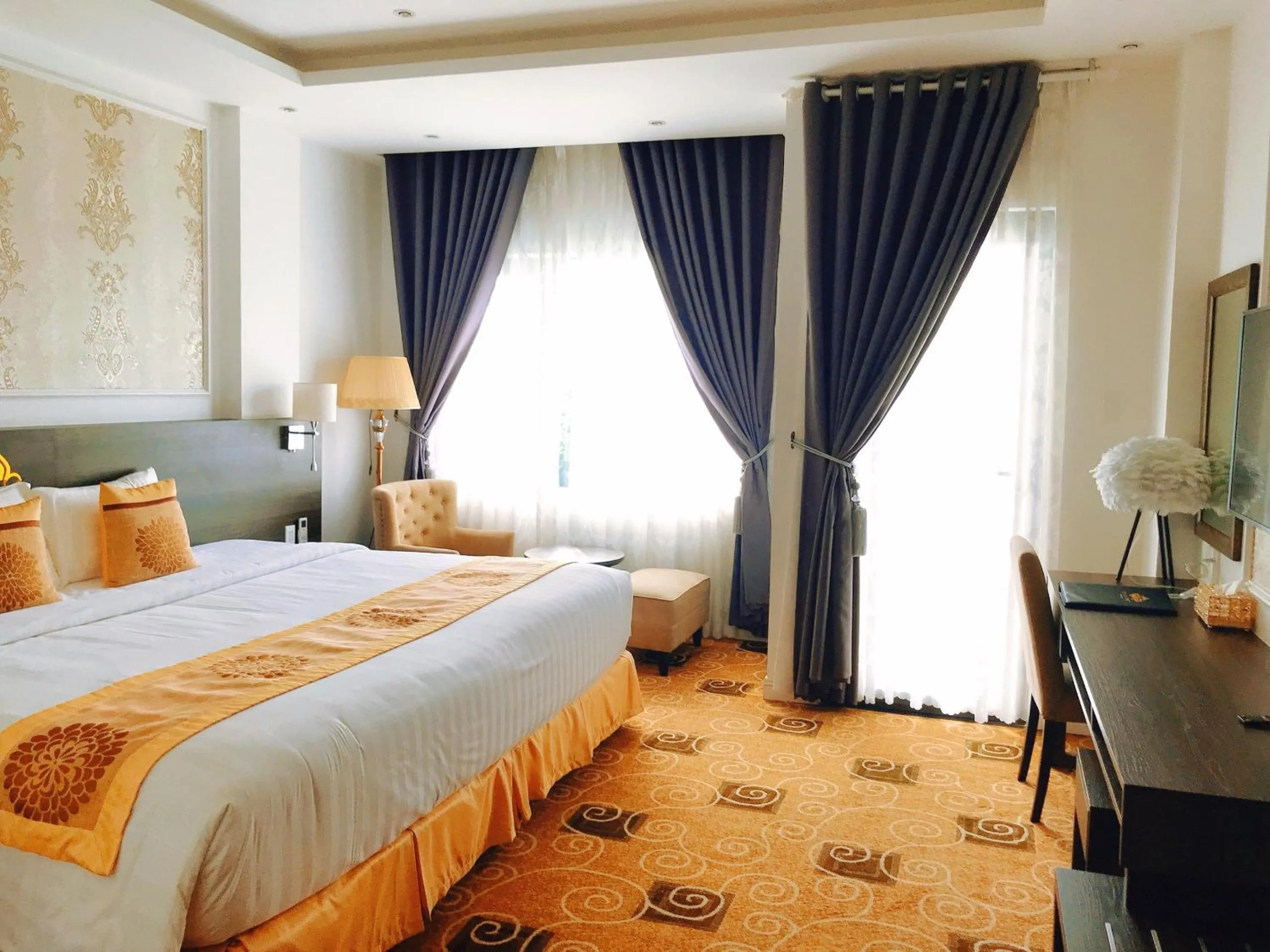 Bed in ELIZABETH HOTEL