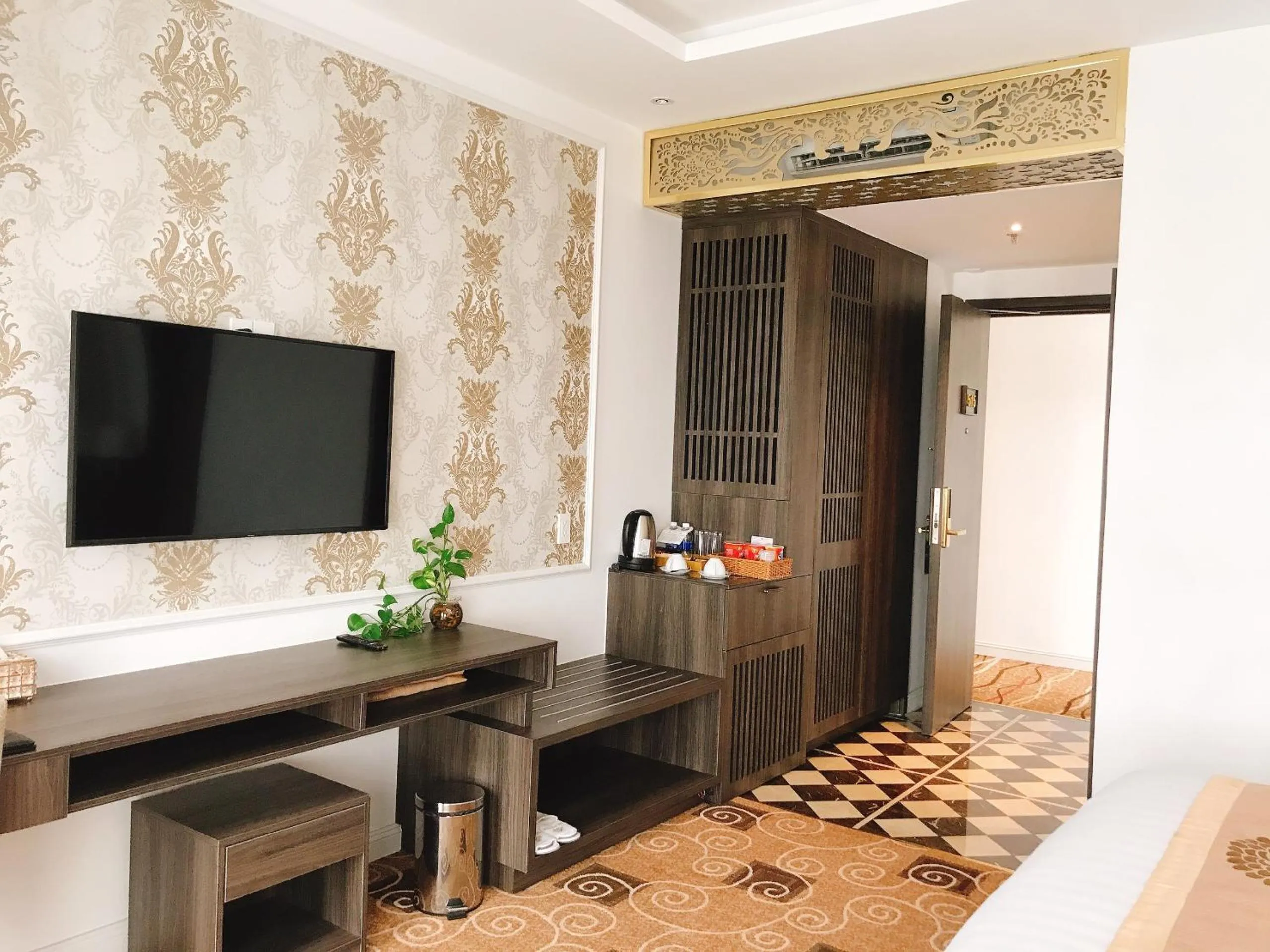 Bedroom in ELIZABETH HOTEL