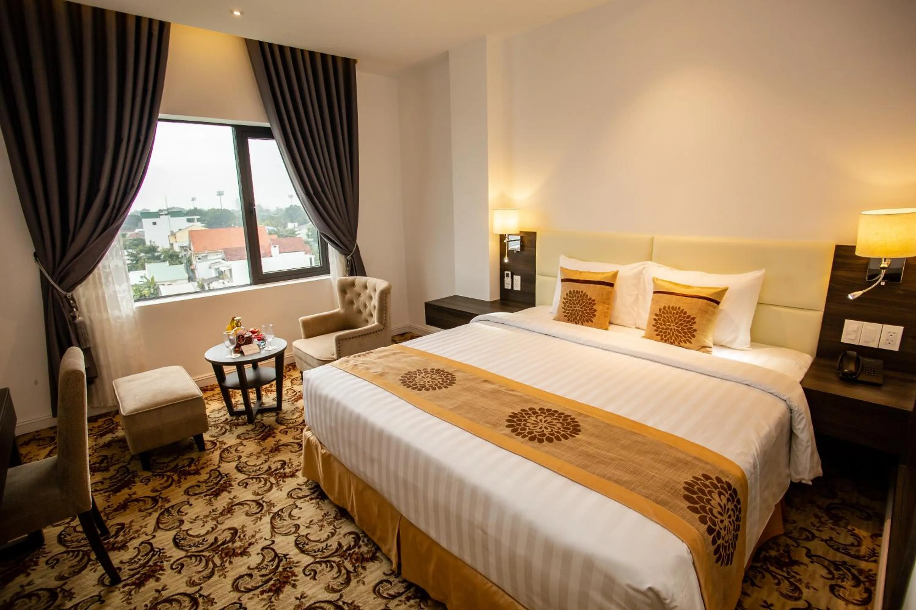 Bed in ELIZABETH HOTEL