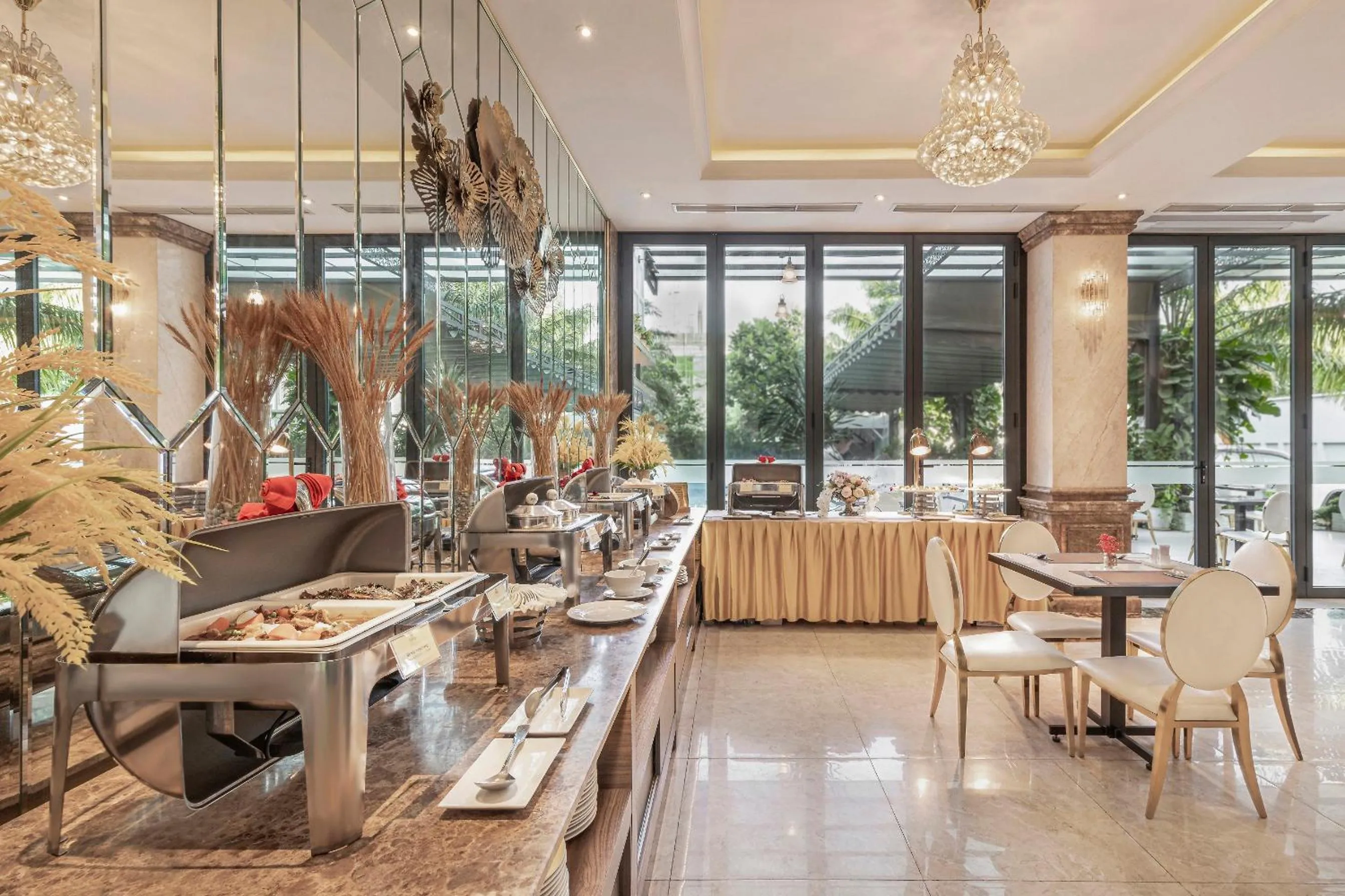 Breakfast in ELIZABETH HOTEL