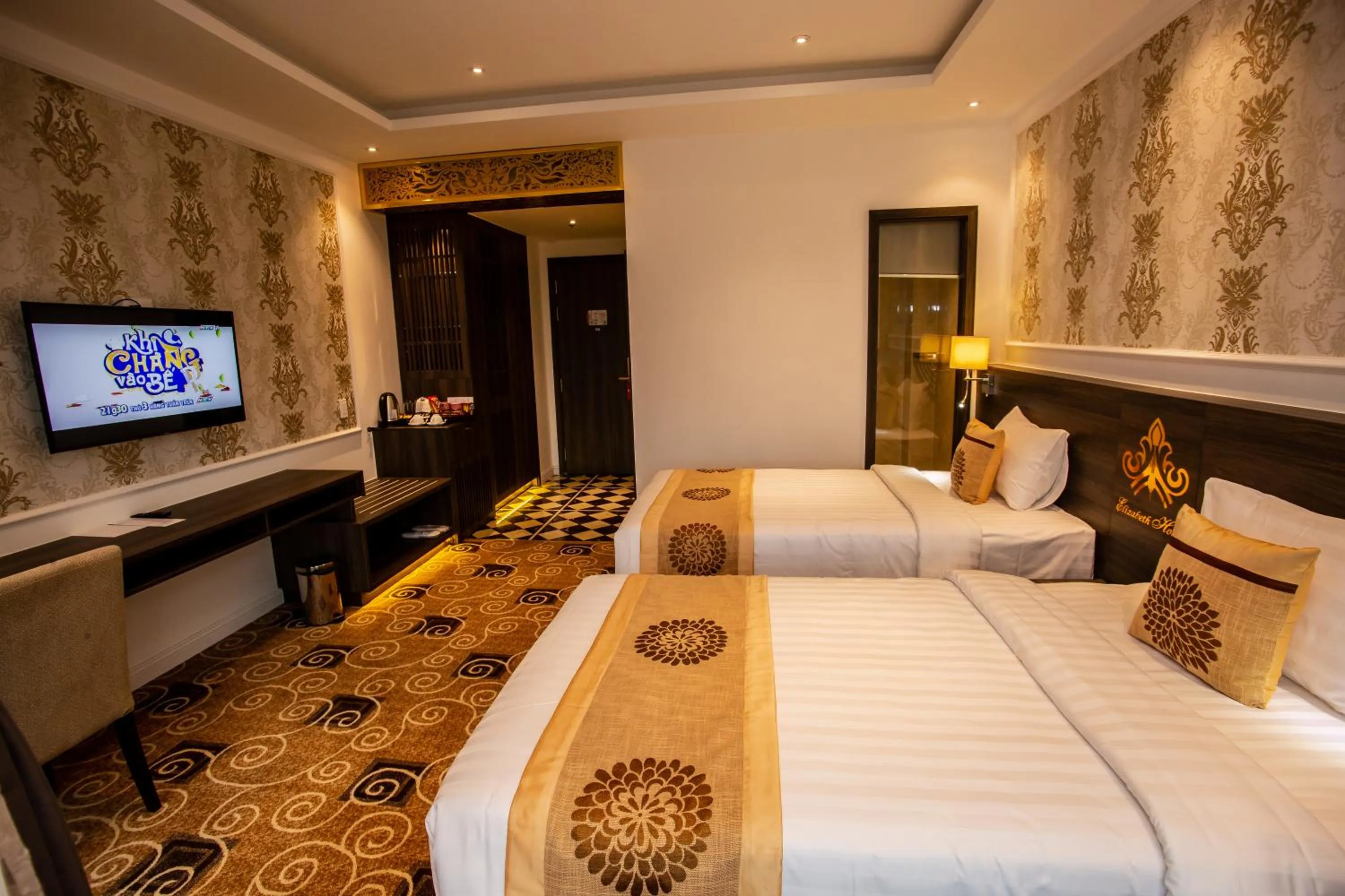 Bed in ELIZABETH HOTEL