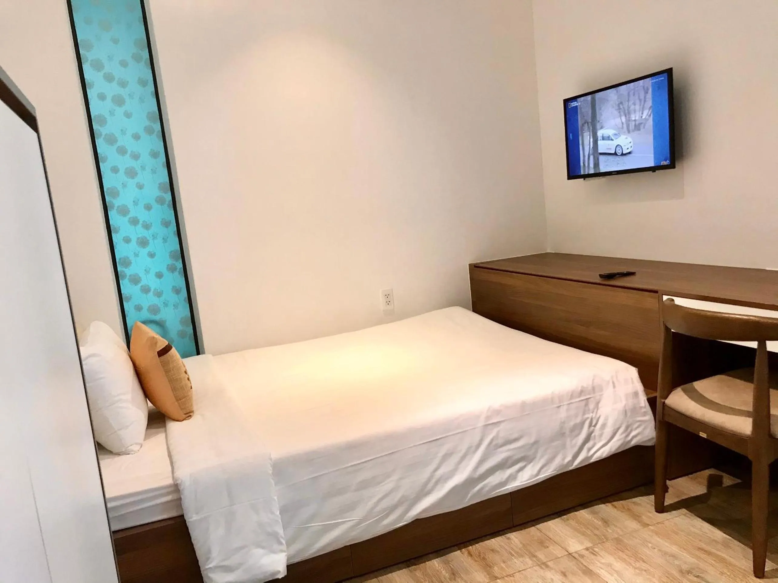 Bed in ELIZABETH HOTEL