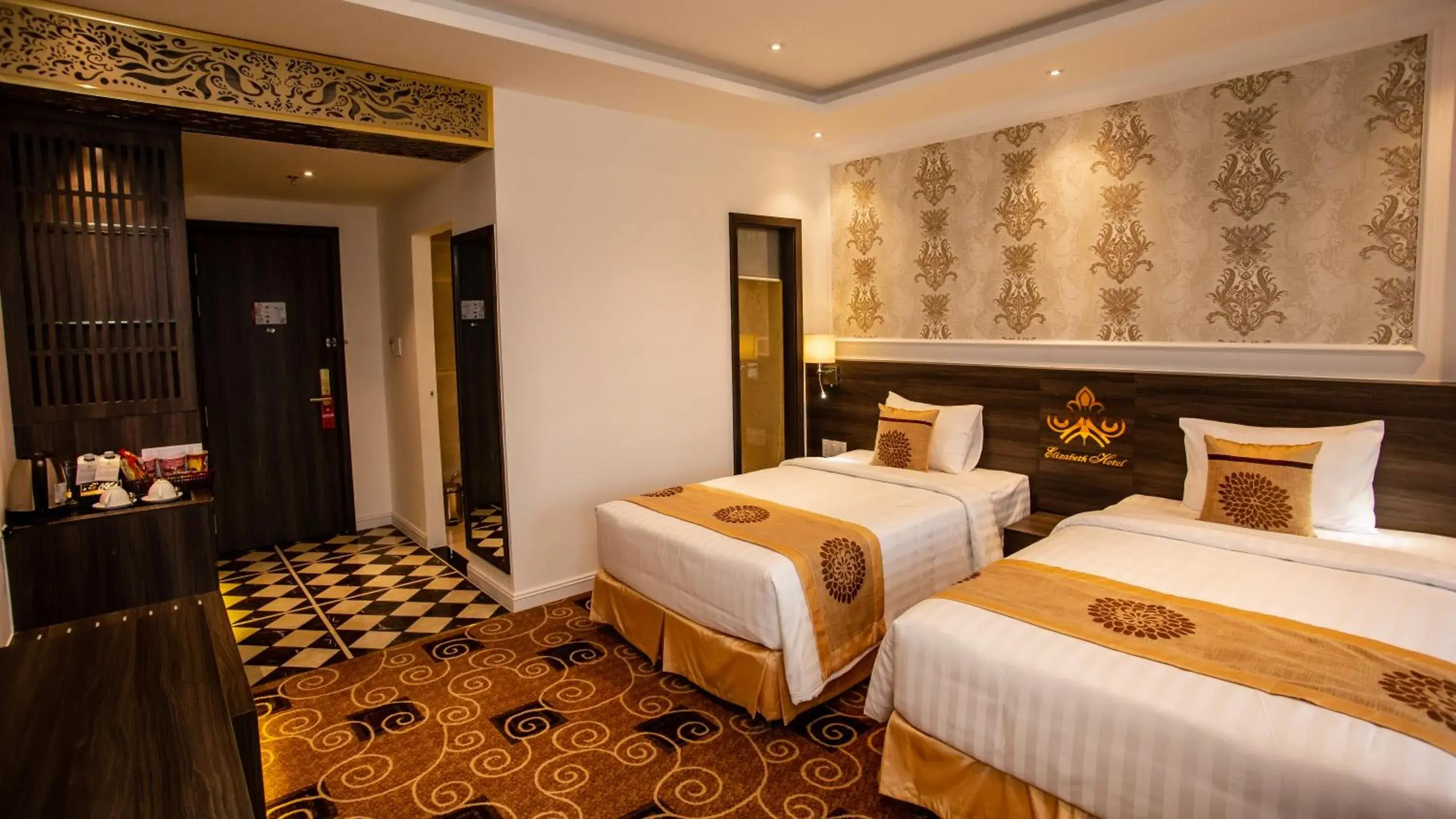 Bed in ELIZABETH HOTEL Bed in ELIZABETH HOTEL