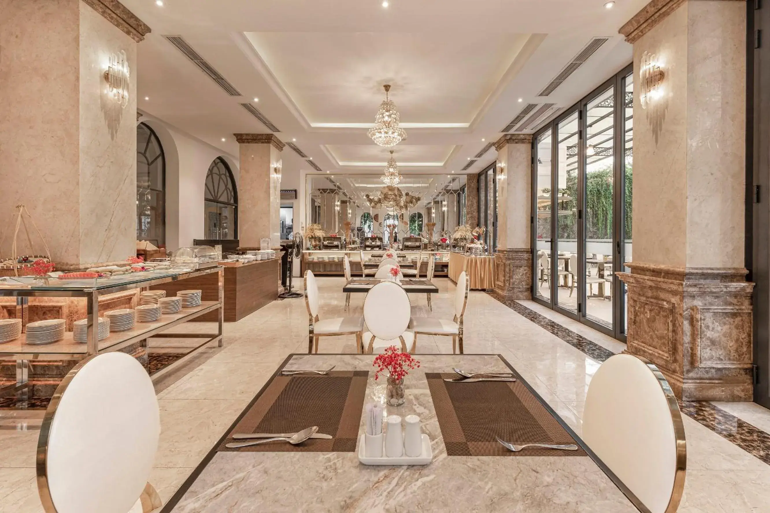 Restaurant/places to eat in ELIZABETH HOTEL Restaurant/places to eat in ELIZABETH HOTEL