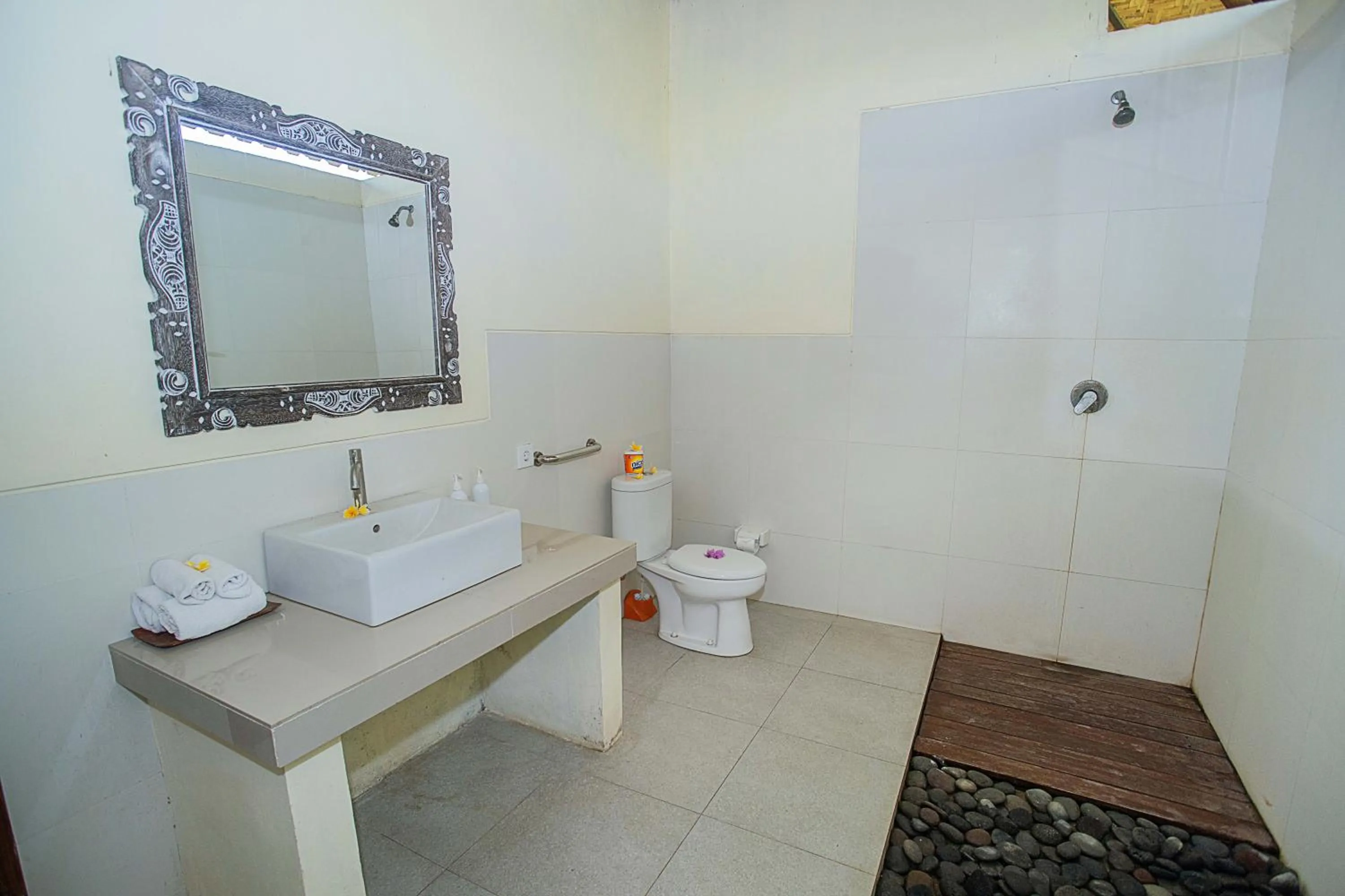 Toilet in D'Muncuk Huts Lembongan