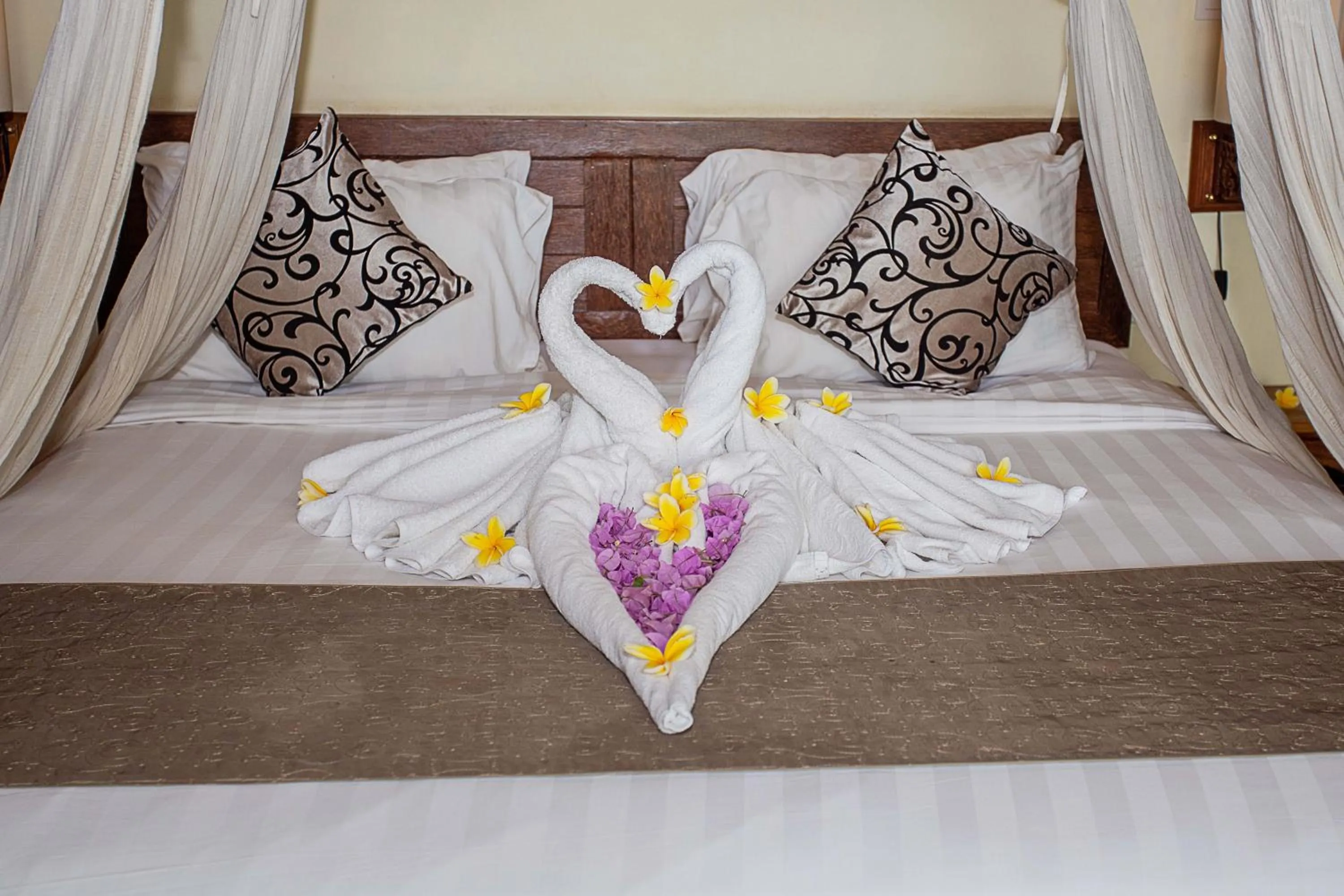 Bed in D'Muncuk Huts Lembongan