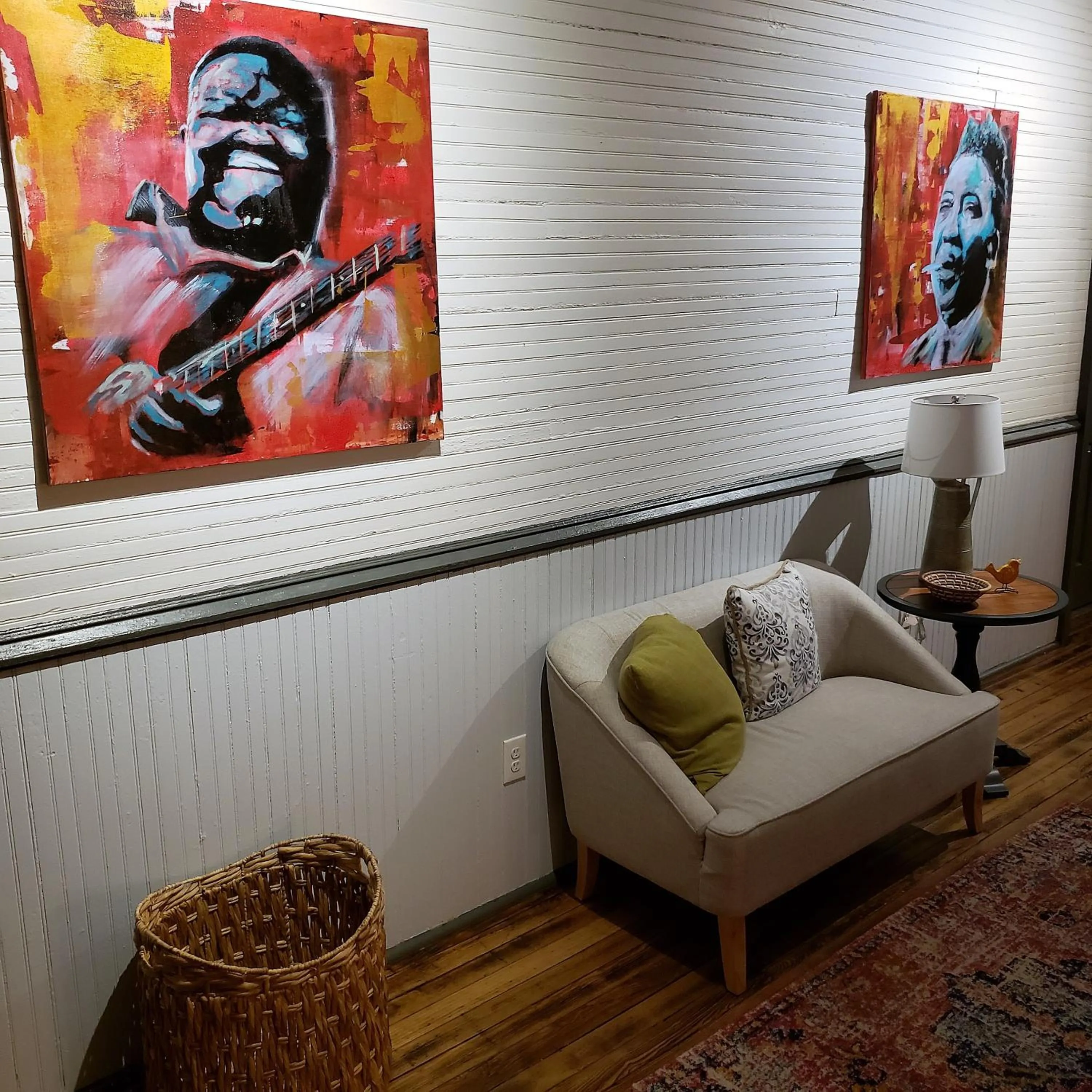 Communal lounge/ TV room in HOSTEL Auberge Clarksdale