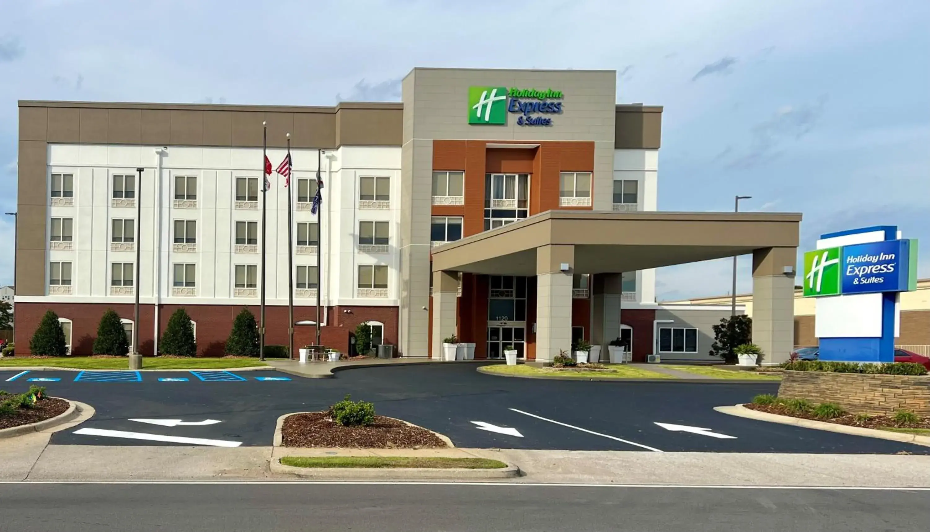 Property building in Holiday Inn Express & Suites - Tuscaloosa-University by IHG Property building in Holiday Inn Express & Suites - Tuscaloosa-University by IHG