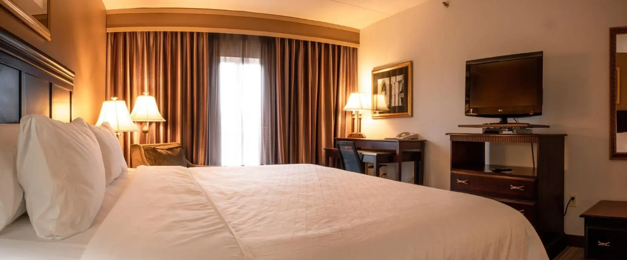 Photo of the whole room, Bed in Holiday Inn Express & Suites - Tuscaloosa-University by IHG Photo of the whole room, Bed in Holiday Inn Express & Suites - Tuscaloosa-University by IHG