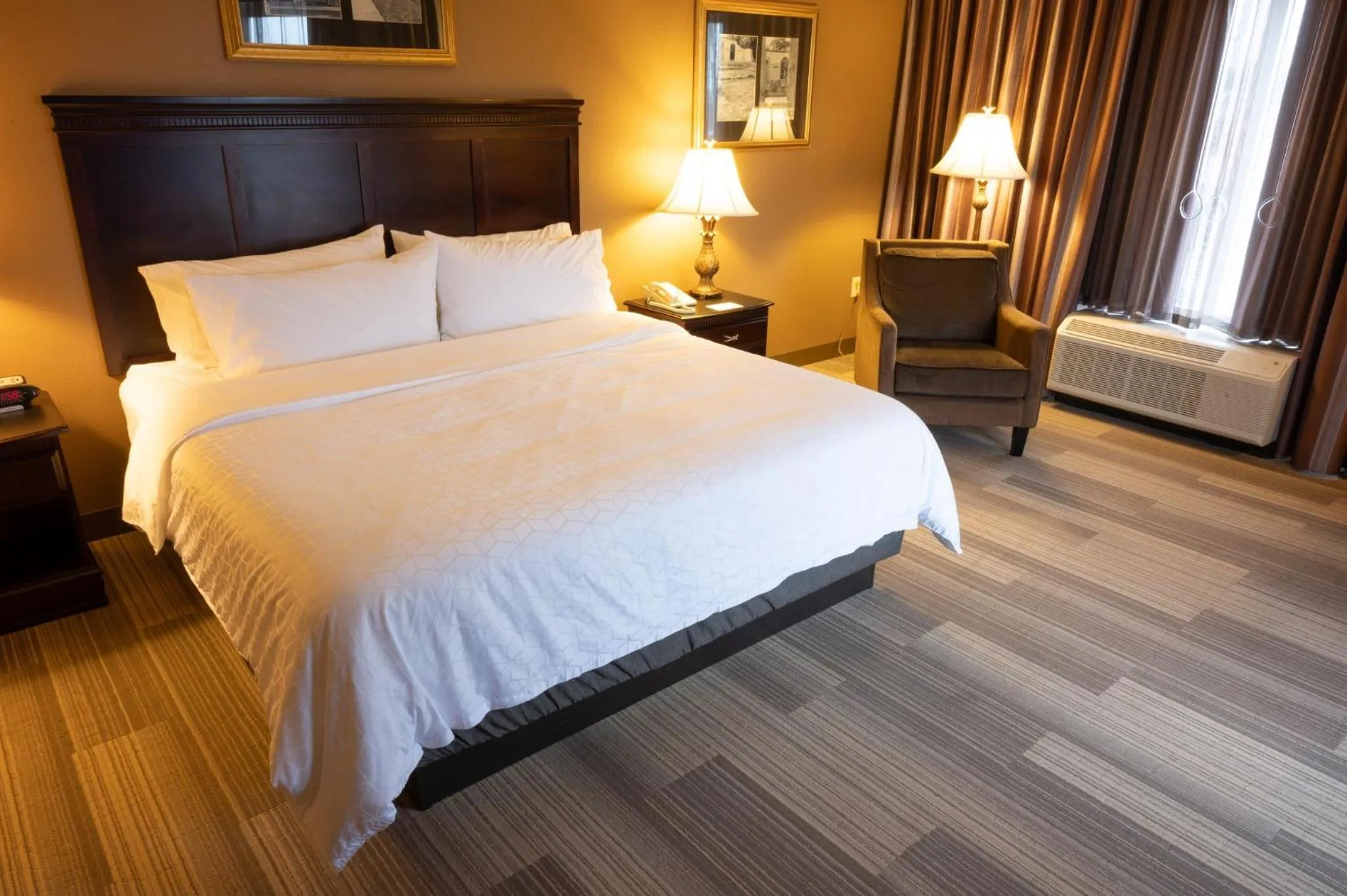 Photo of the whole room, Bed in Holiday Inn Express & Suites - Tuscaloosa-University by IHG
