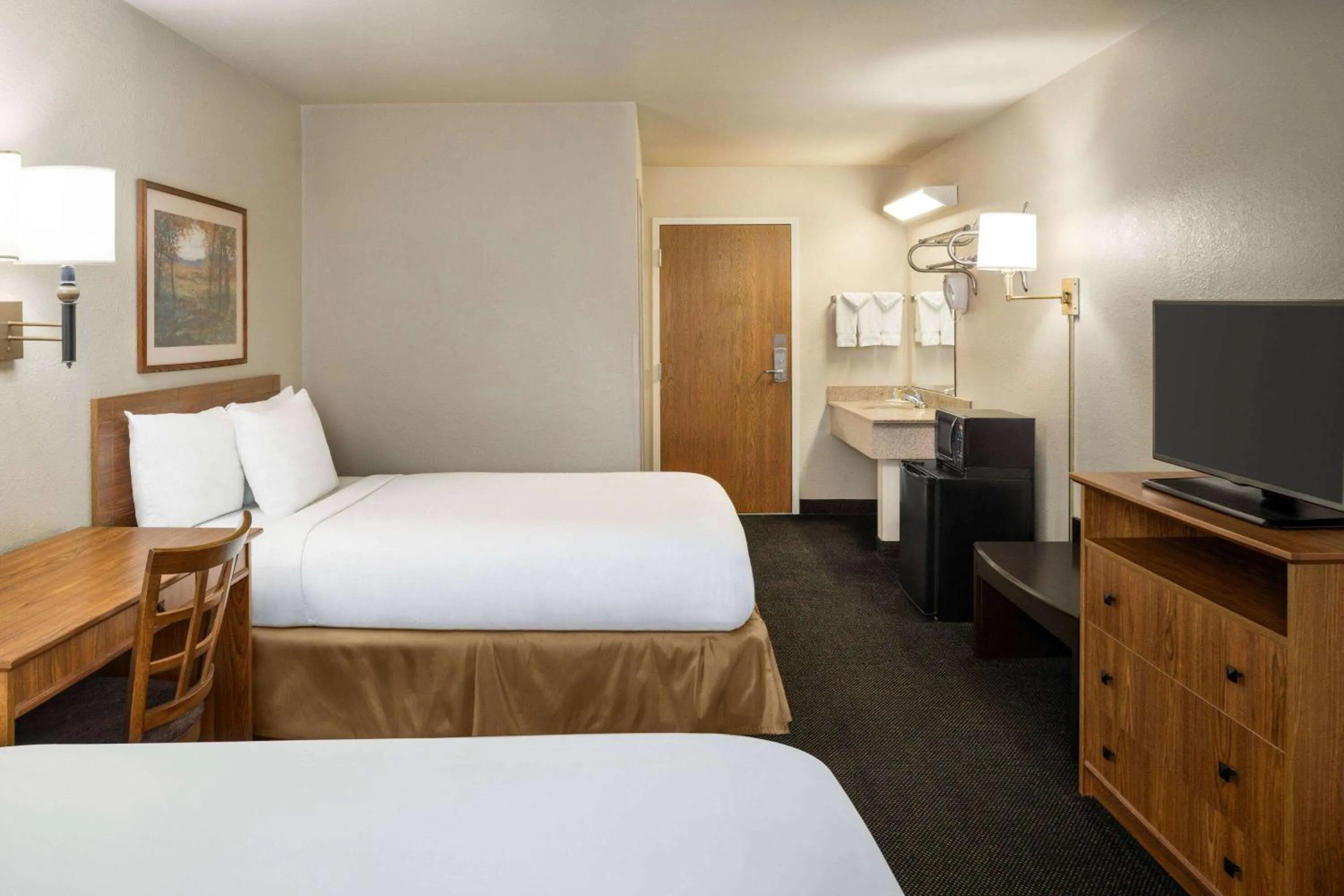 Photo of the whole room, Bed in Travelodge by Wyndham Dexter