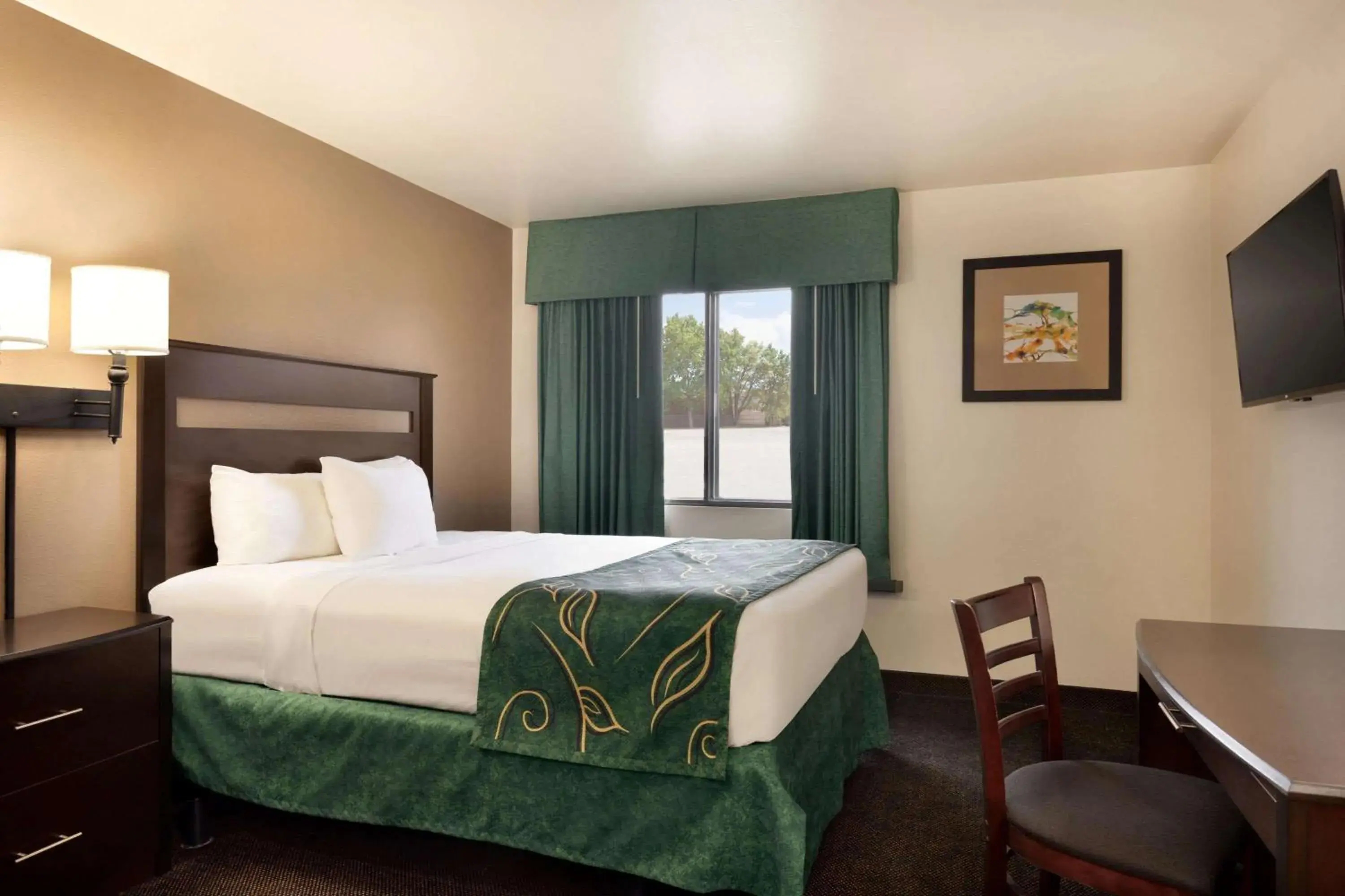 Photo of the whole room, Bed in Travelodge by Wyndham Dexter Photo of the whole room, Bed in Travelodge by Wyndham Dexter