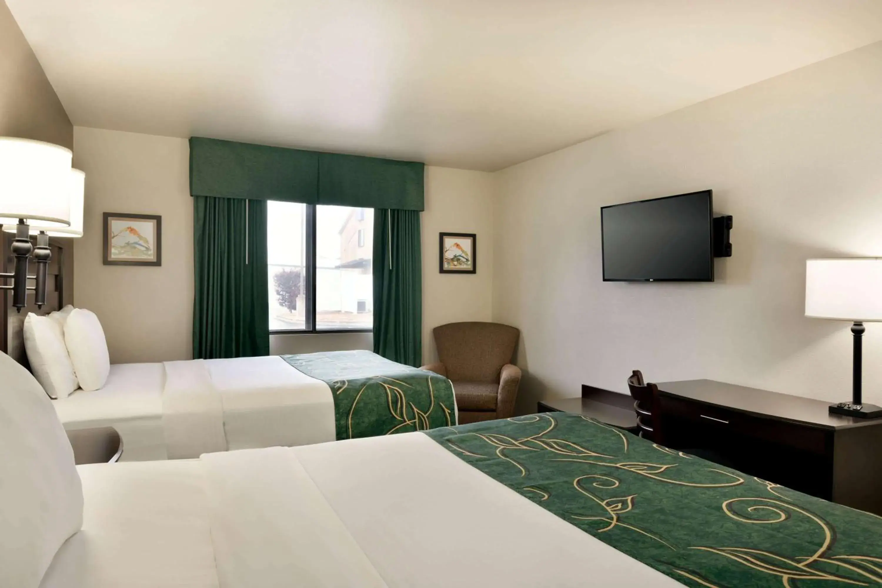 Photo of the whole room, Bed in Travelodge by Wyndham Dexter Photo of the whole room, Bed in Travelodge by Wyndham Dexter