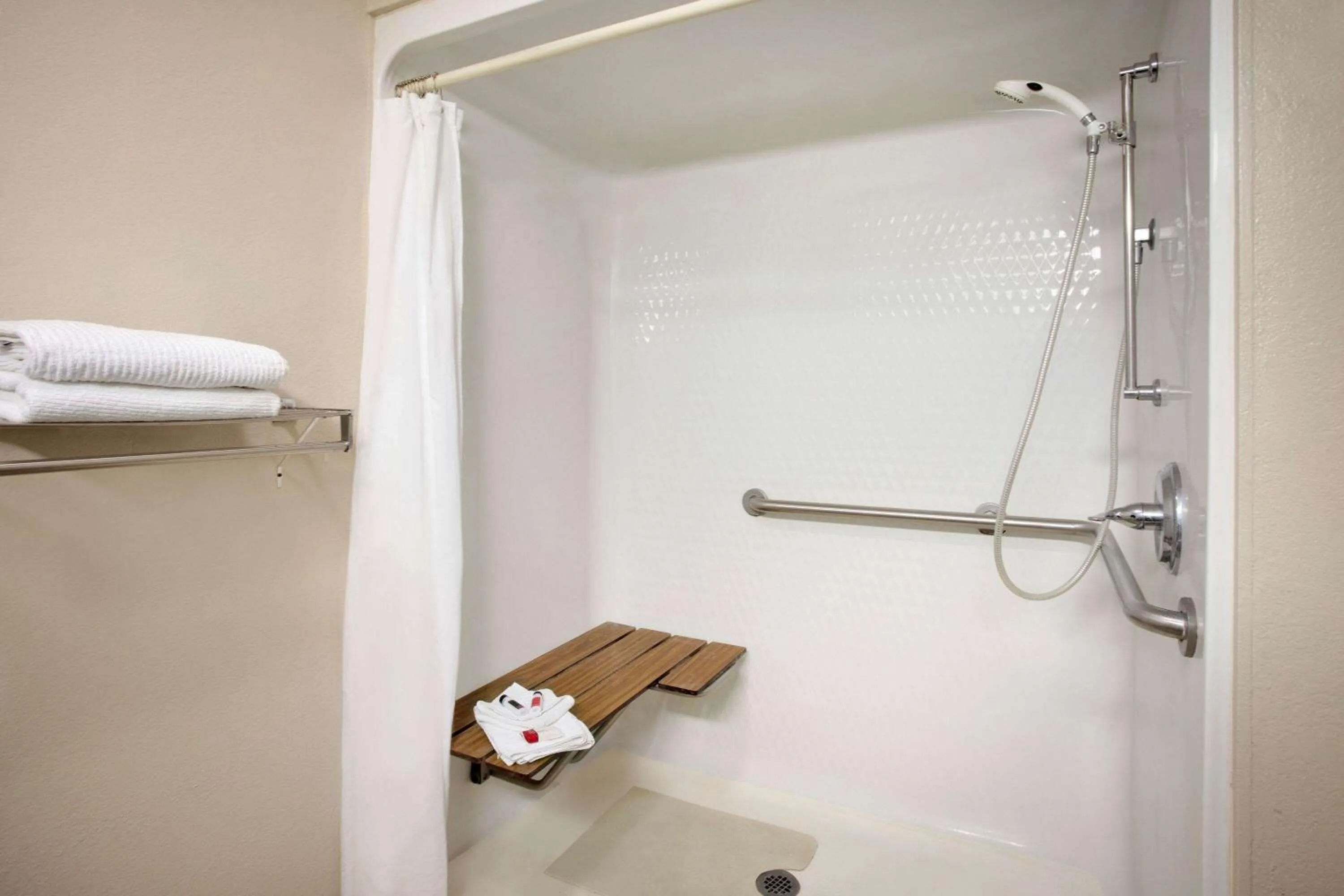 Bathroom in Travelodge by Wyndham Dexter