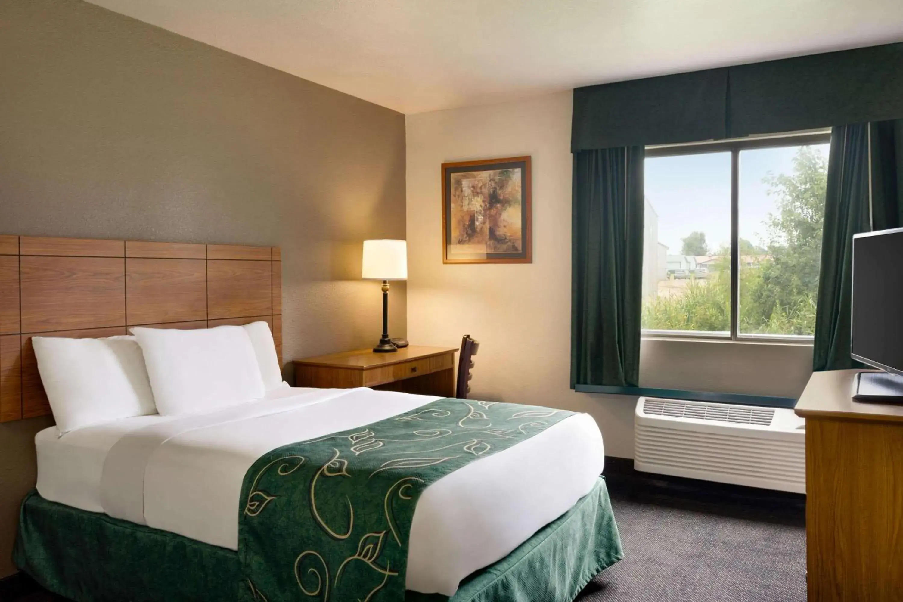 Photo of the whole room, Bed in Travelodge by Wyndham Dexter Photo of the whole room, Bed in Travelodge by Wyndham Dexter