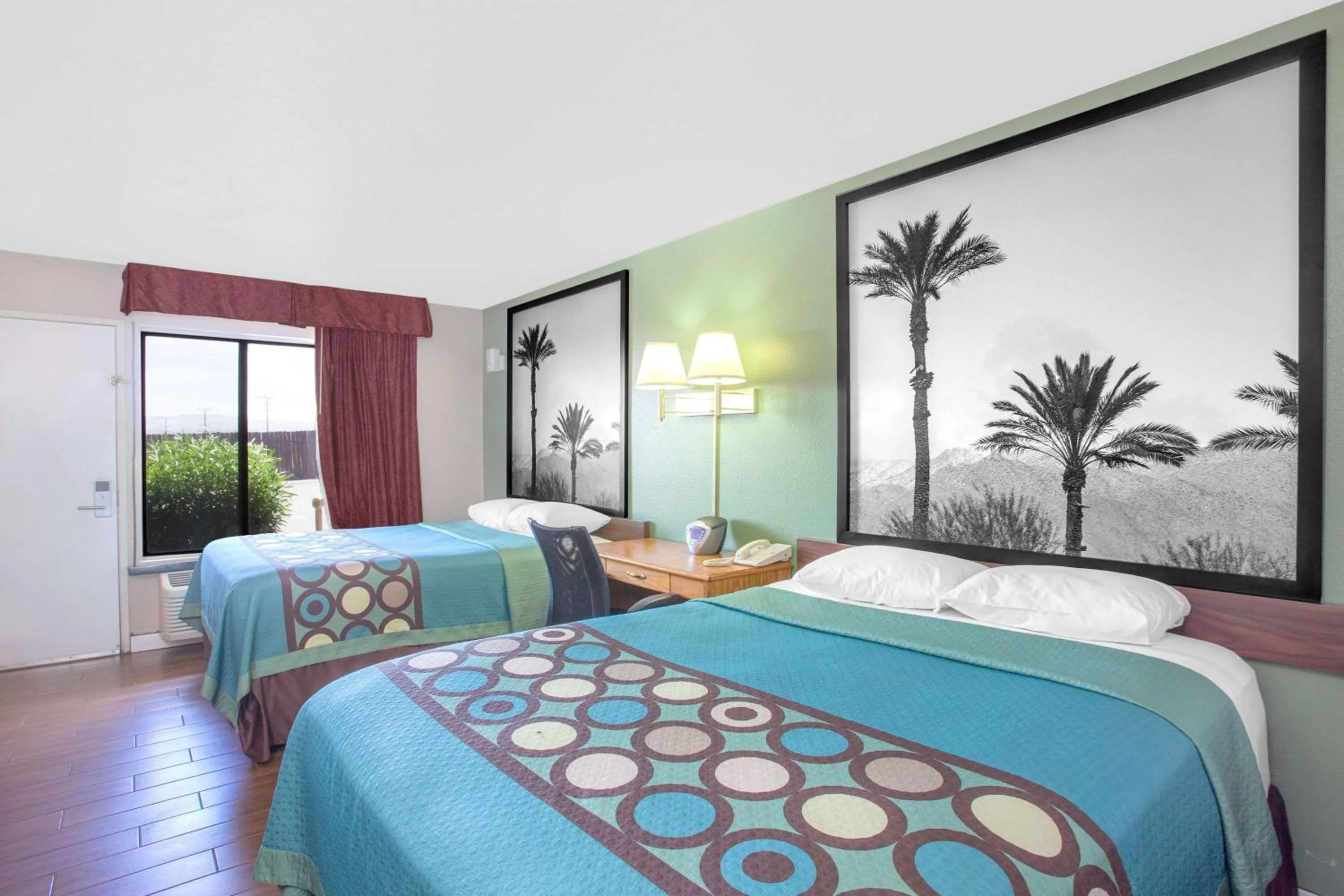 Photo of the whole room, Bed in Super 8 by Wyndham Barstow