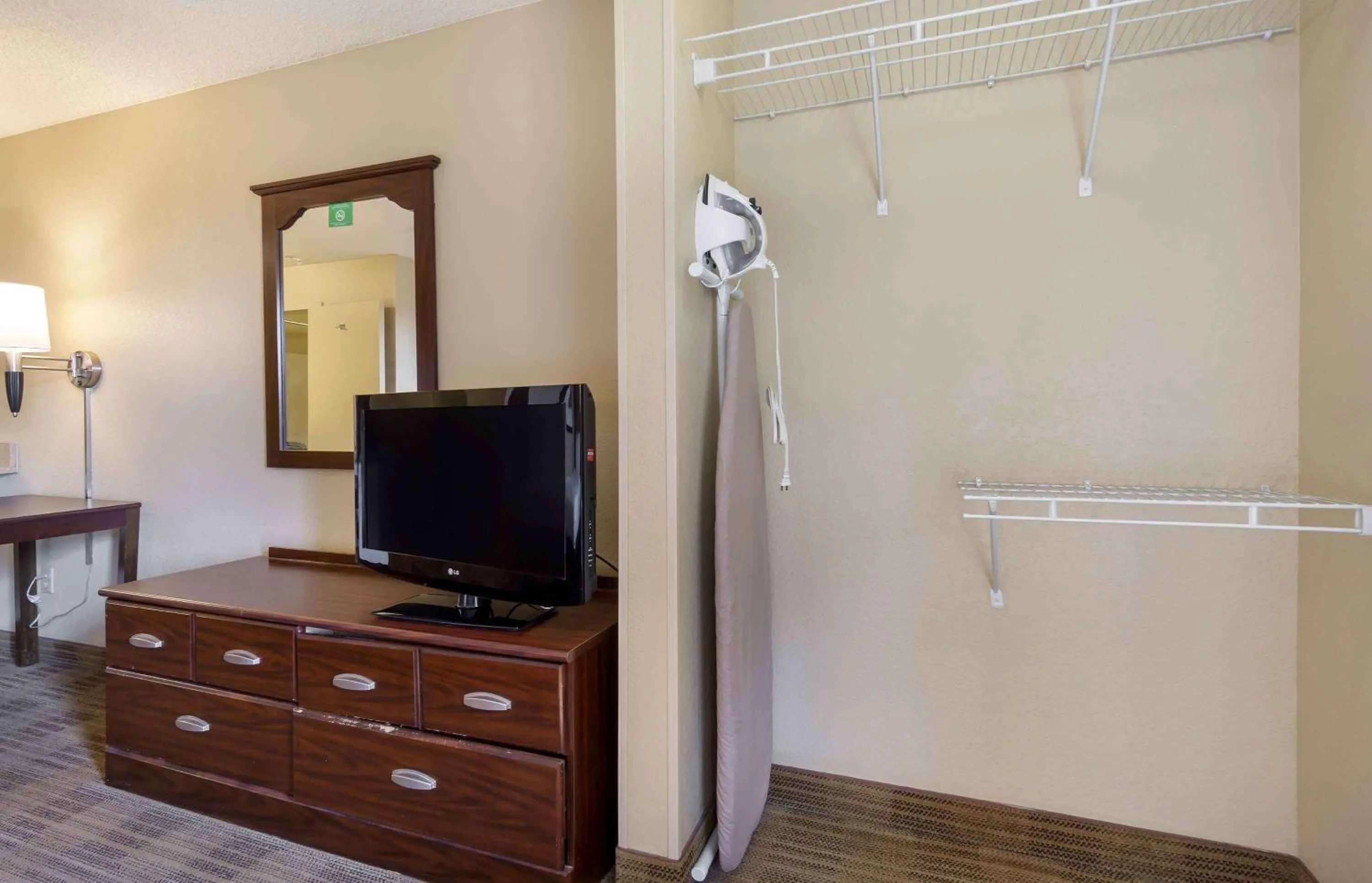 Bedroom in Extended Stay America Suites - Tacoma - South