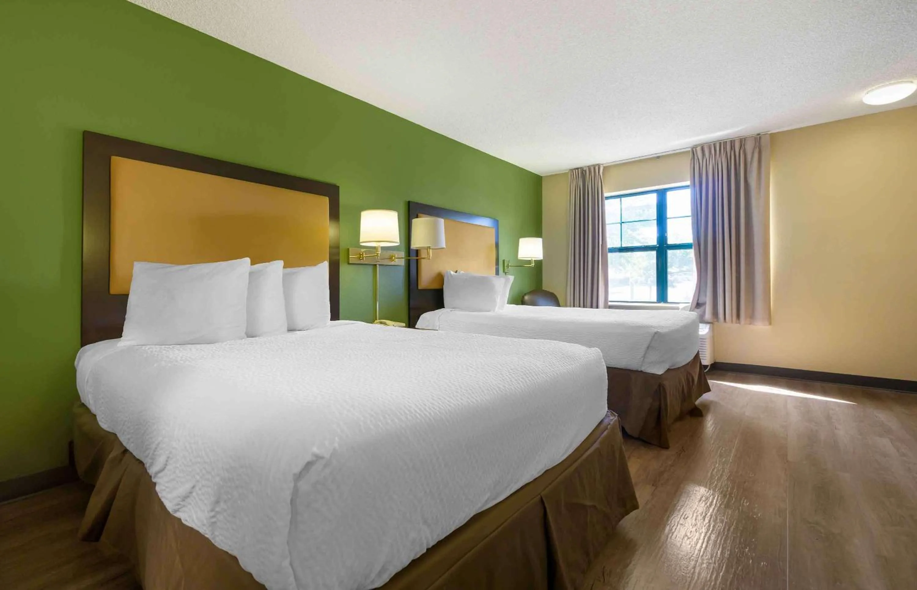 Bedroom, Bed in Extended Stay America Suites - Seattle - Lynnwood