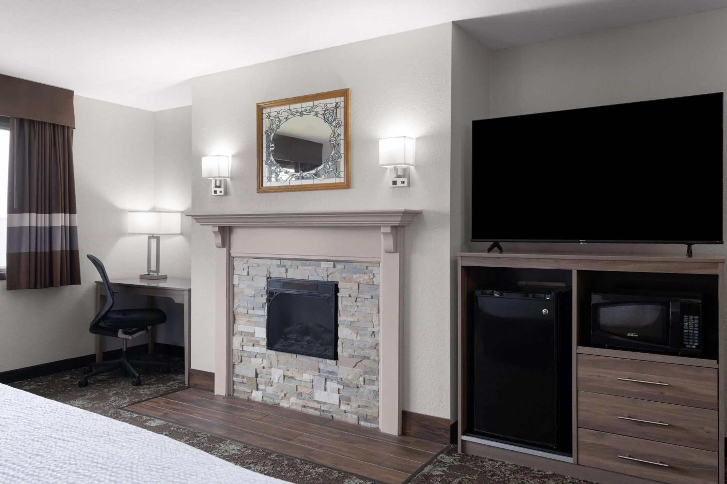 Photo of the whole room, Bed in Ramada by Wyndham Cedar Rapids South