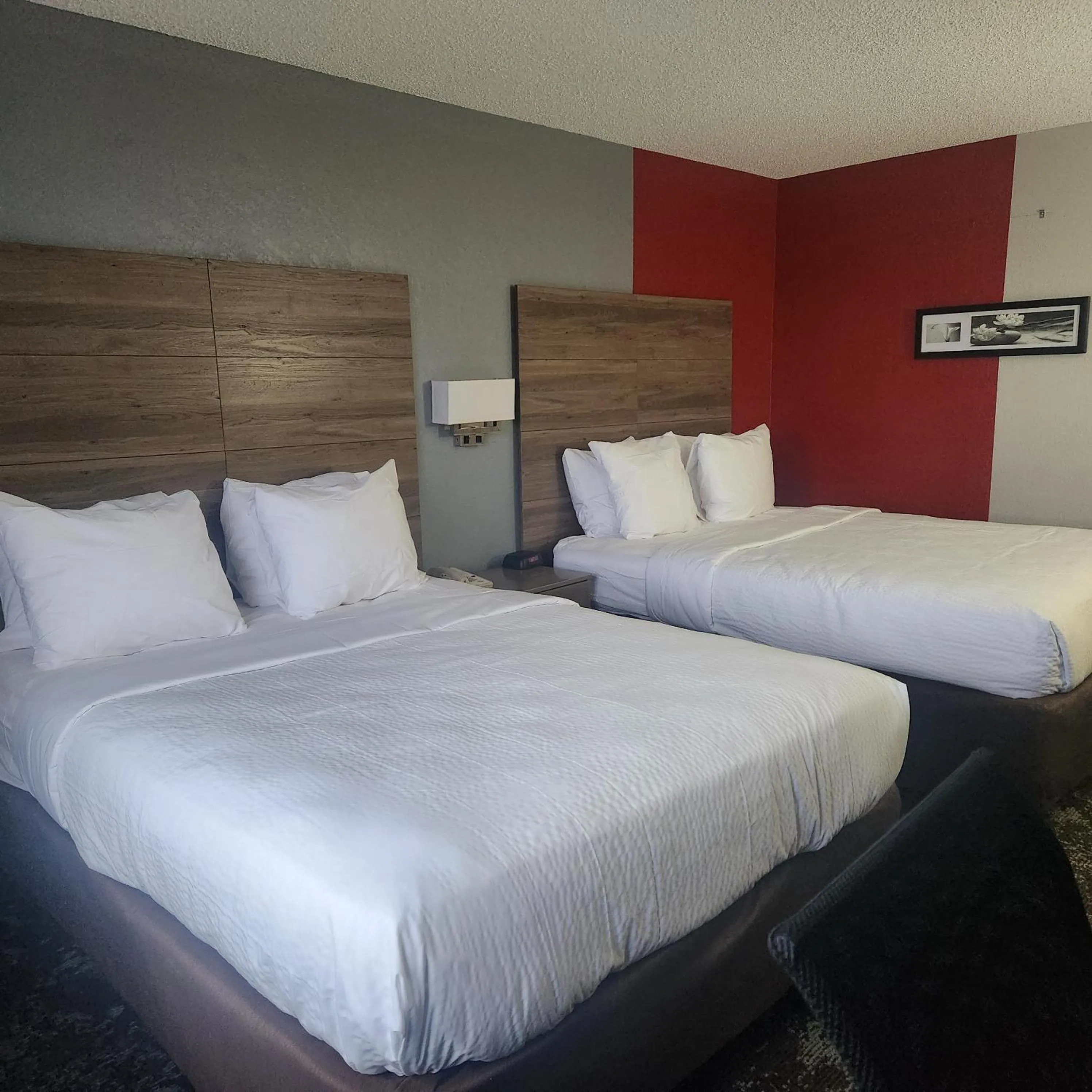 Bedroom, Bed in Ramada by Wyndham Cedar Rapids South