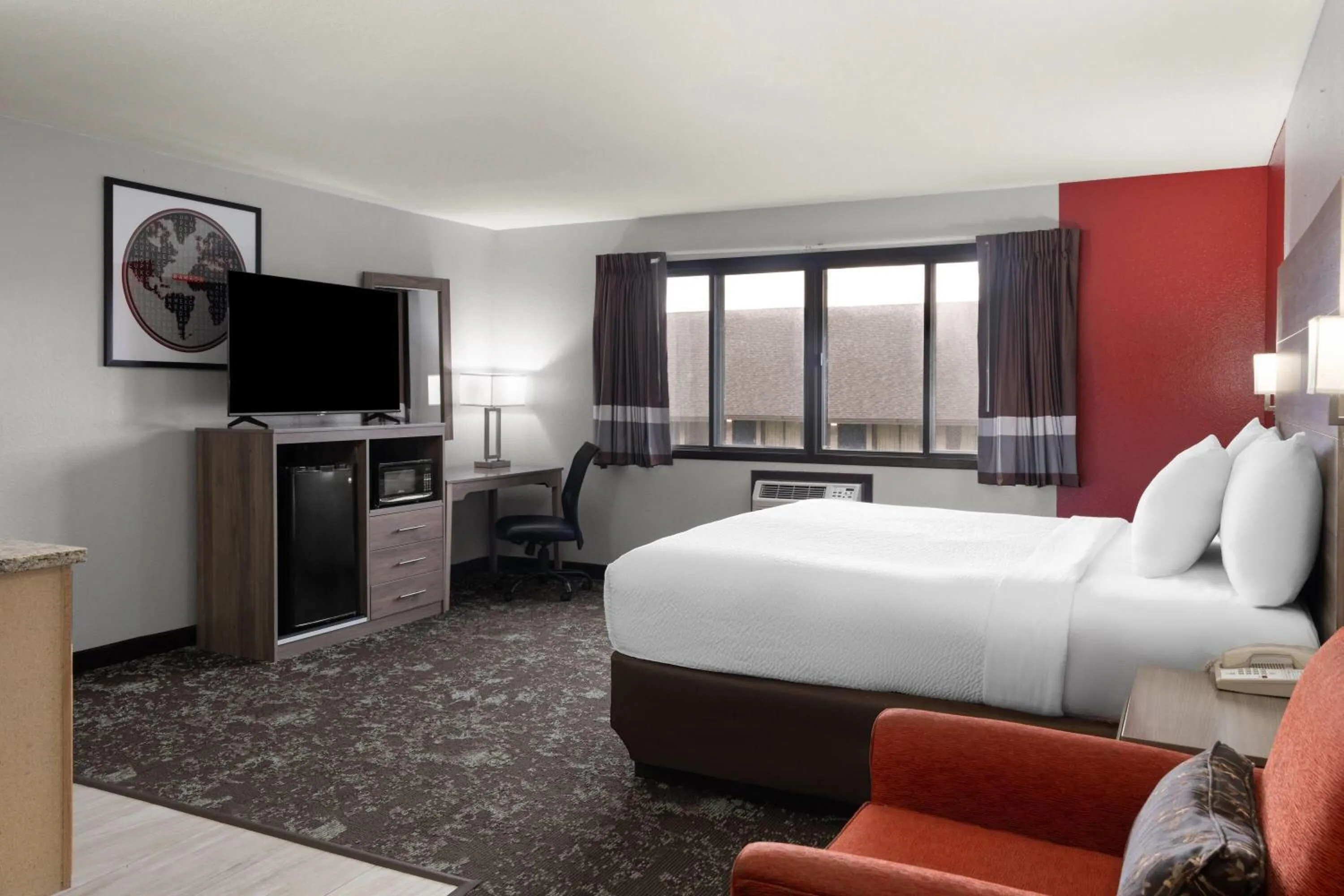 Photo of the whole room, Bed in Ramada by Wyndham Cedar Rapids South