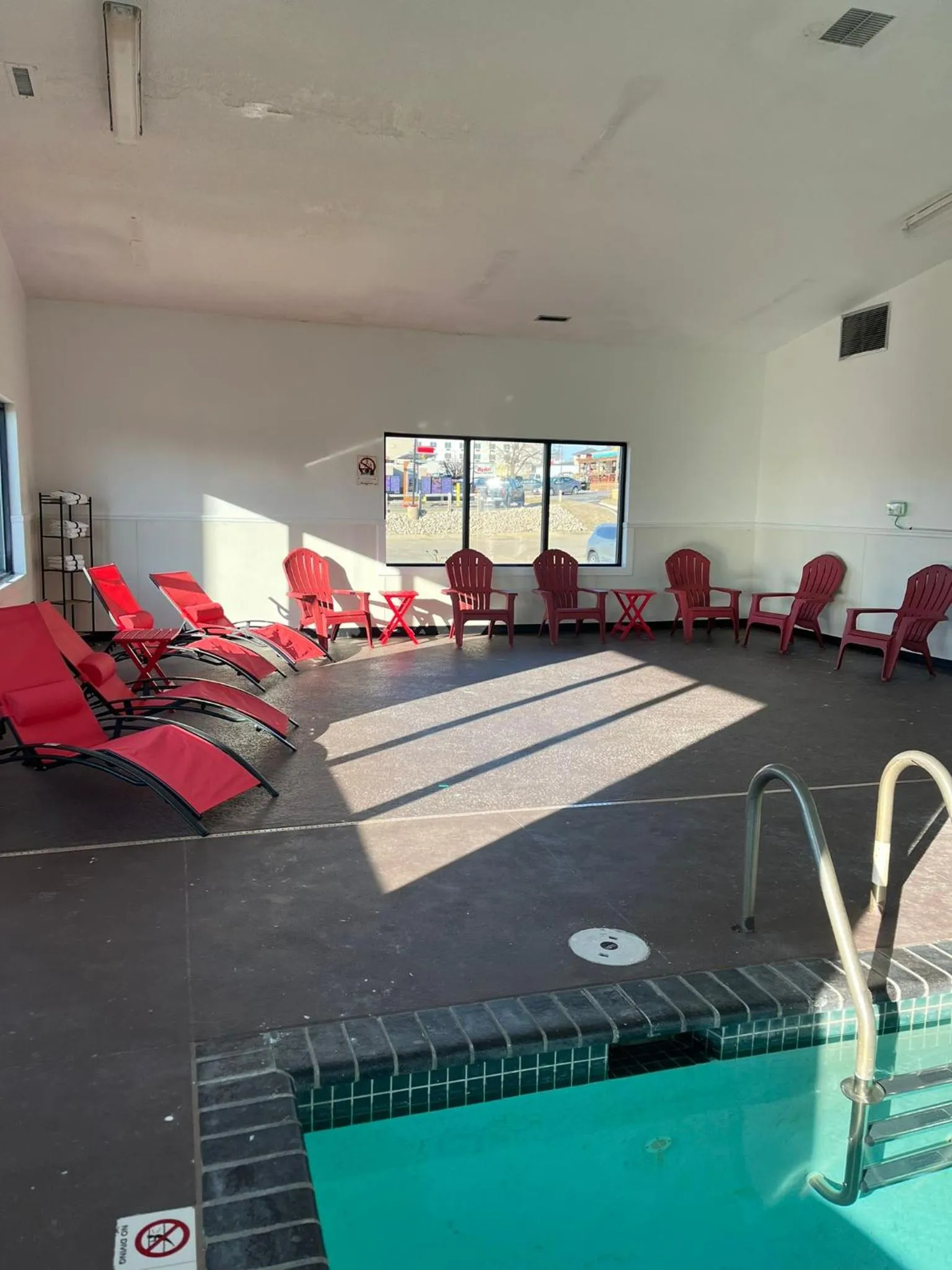 Swimming pool in Ramada by Wyndham Cedar Rapids South