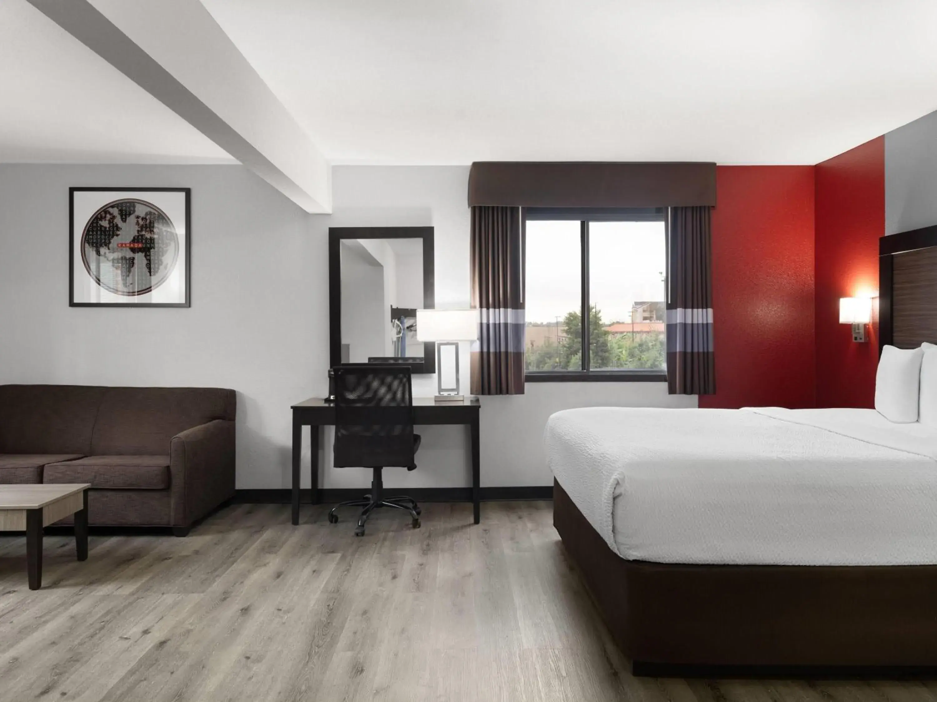 Deluxe King Room - Non-Smoking in Ramada by Wyndham Cedar Rapids South Deluxe King Room - Non-Smoking in Ramada by Wyndham Cedar Rapids South