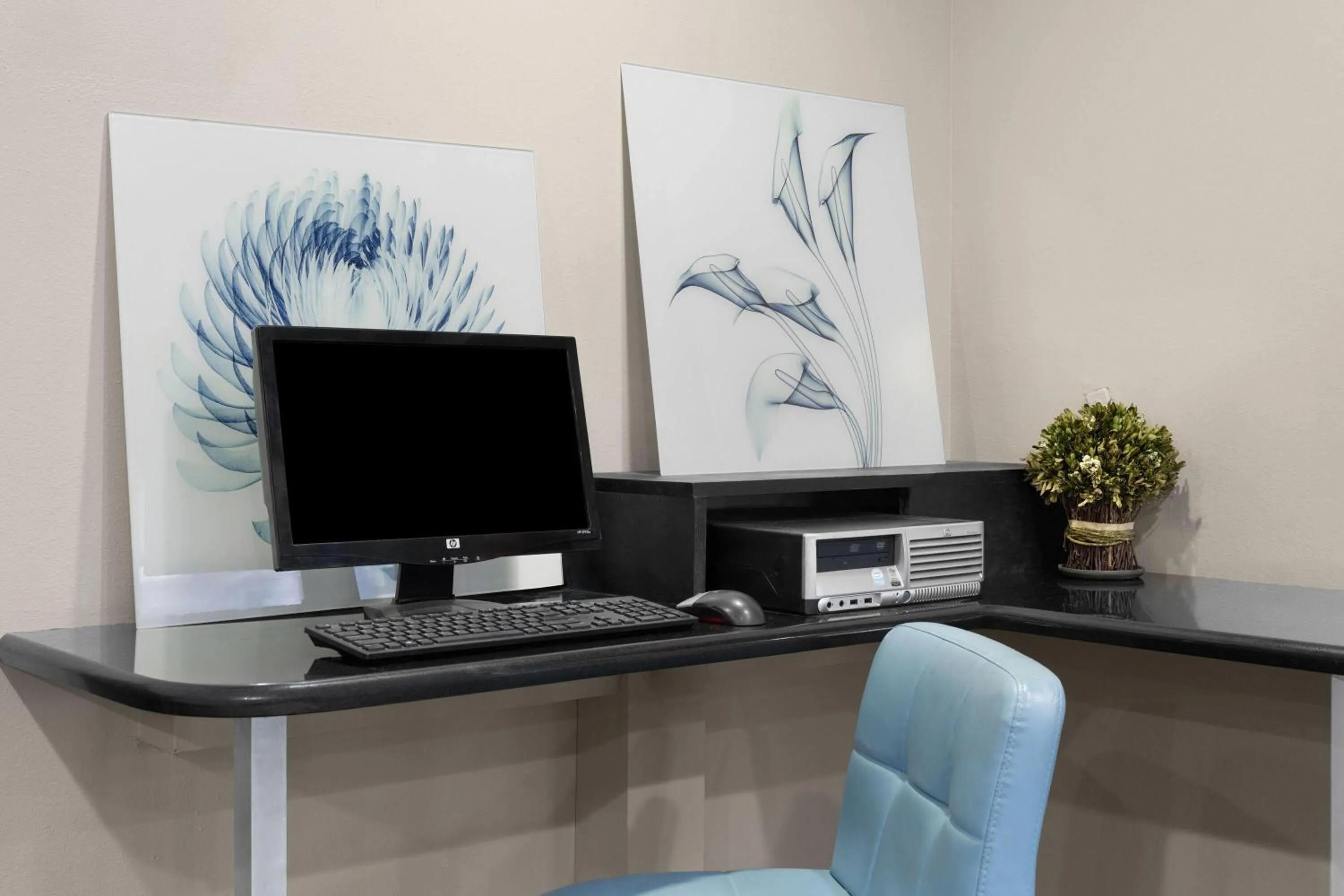 Business facilities in Ramada by Wyndham Cedar Rapids South