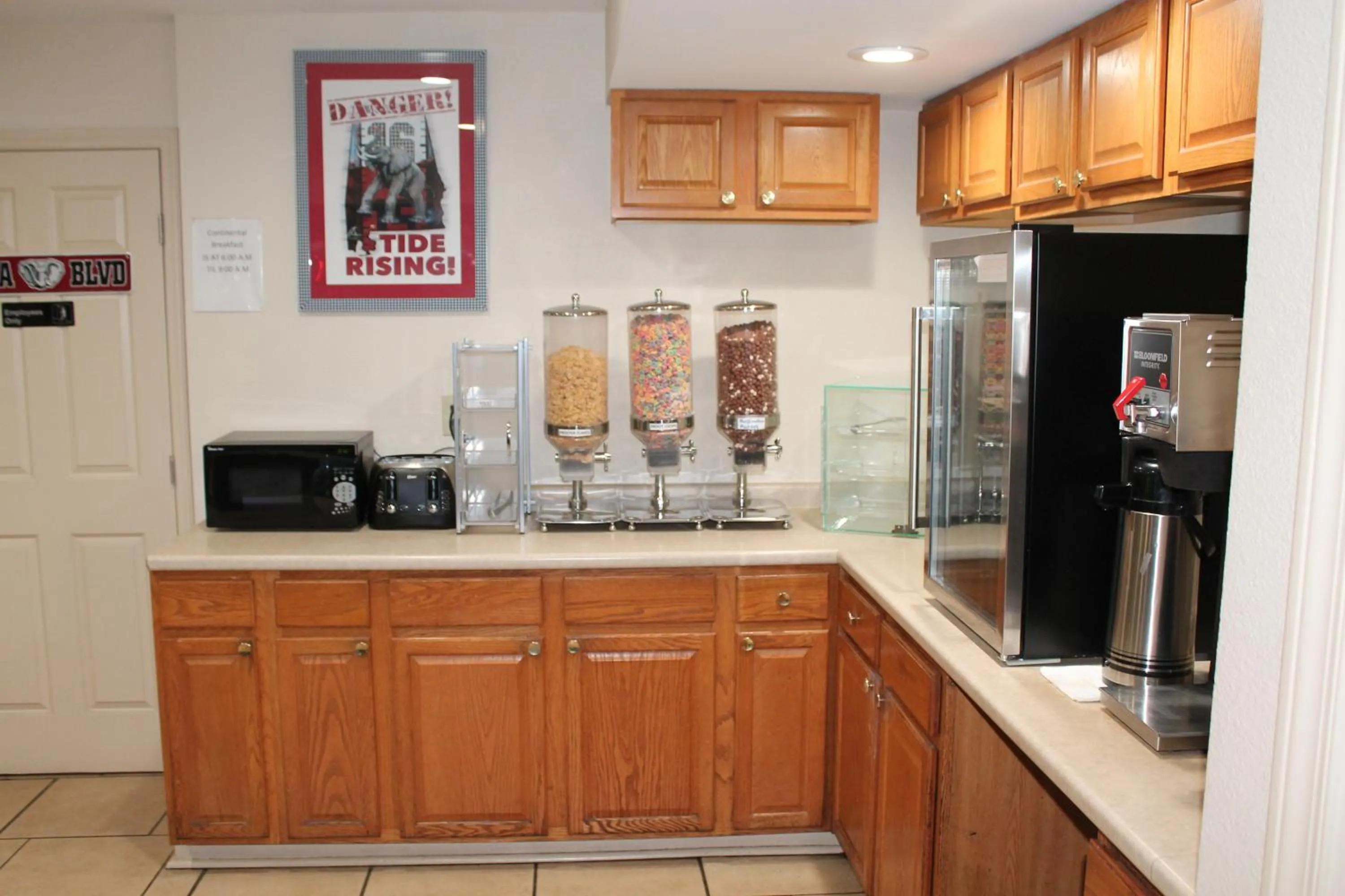 Breakfast in Americas Best Value Inn Tuscaloosa