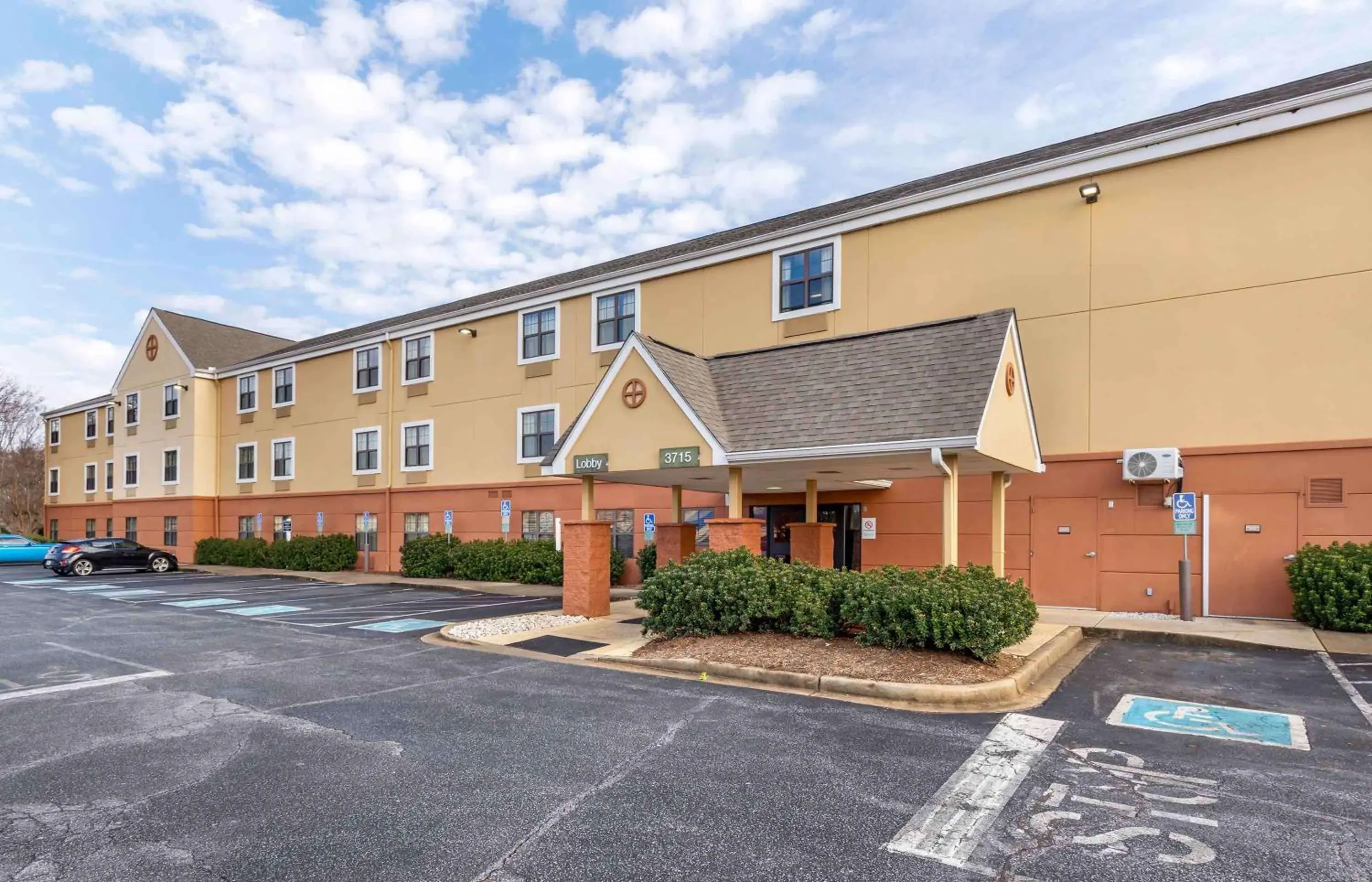 Property building in Extended Stay America Select Suites - Greenville - Airport Property building in Extended Stay America Select Suites - Greenville - Airport