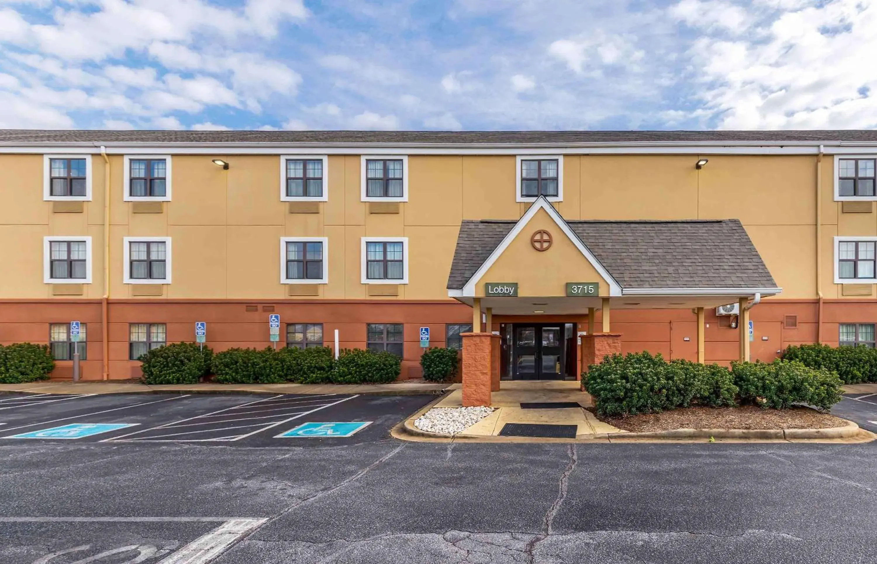Property building in Extended Stay America Select Suites - Greenville - Airport Property building in Extended Stay America Select Suites - Greenville - Airport