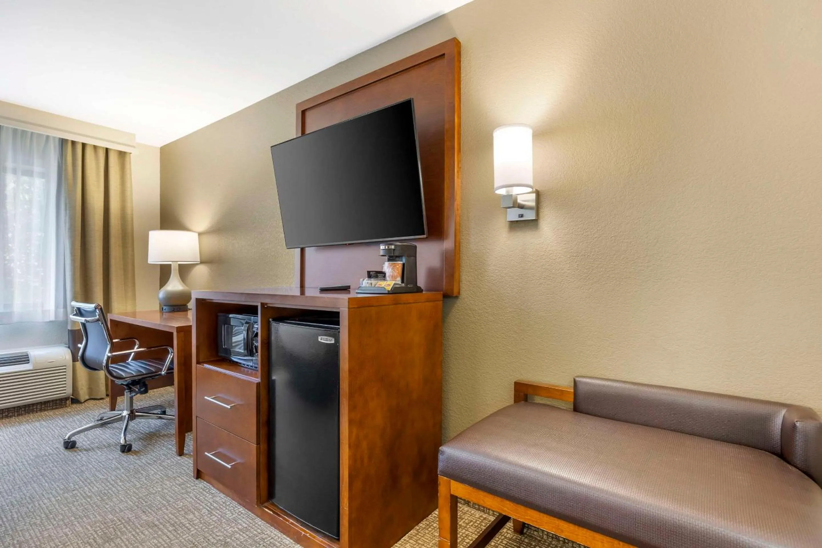 Bedroom in Comfort Inn South - Springfield