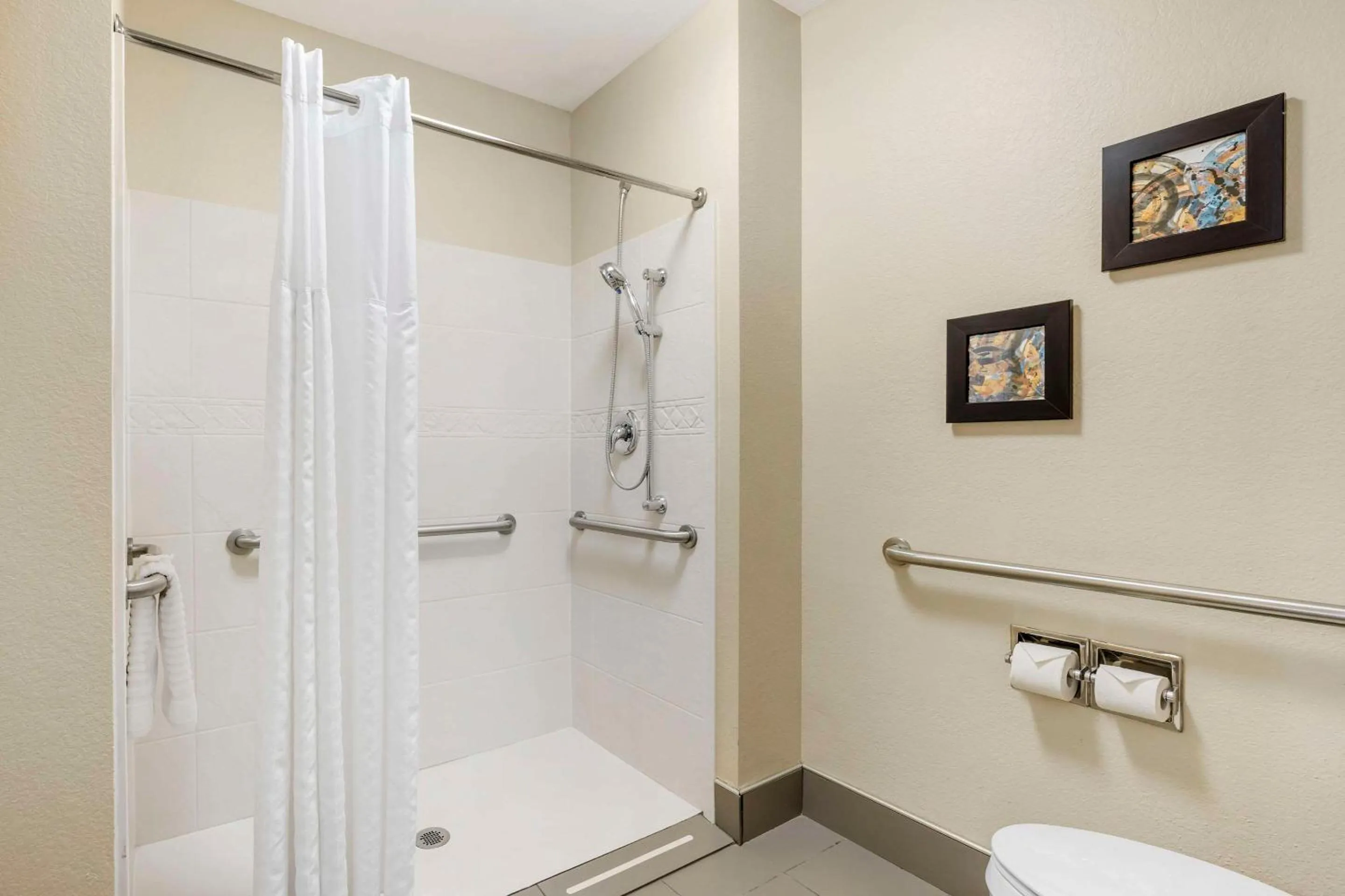 Bedroom in Comfort Inn South - Springfield