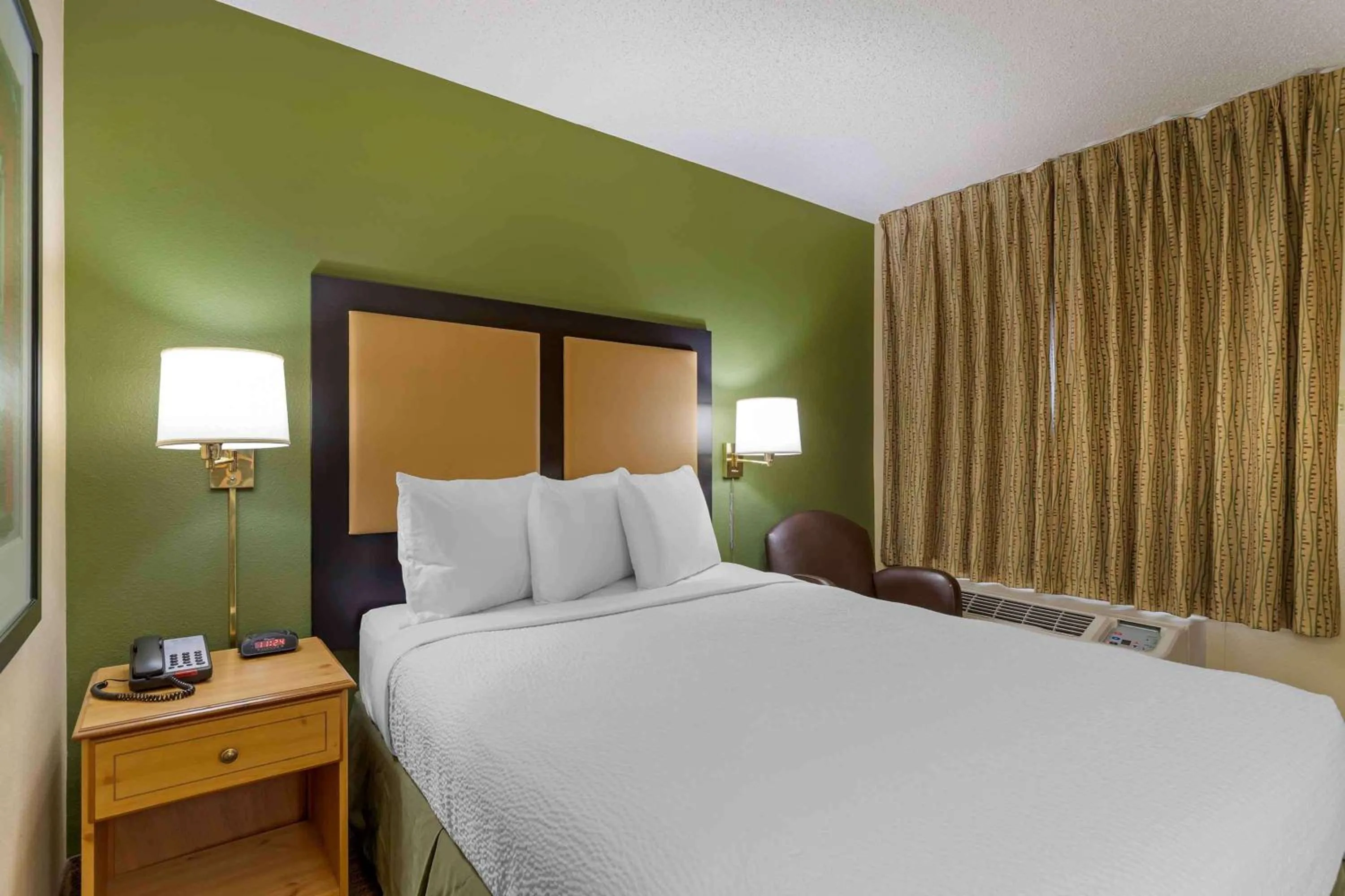Bedroom, Bed in Extended Stay America Select Suites - Denver - Cherry Creek