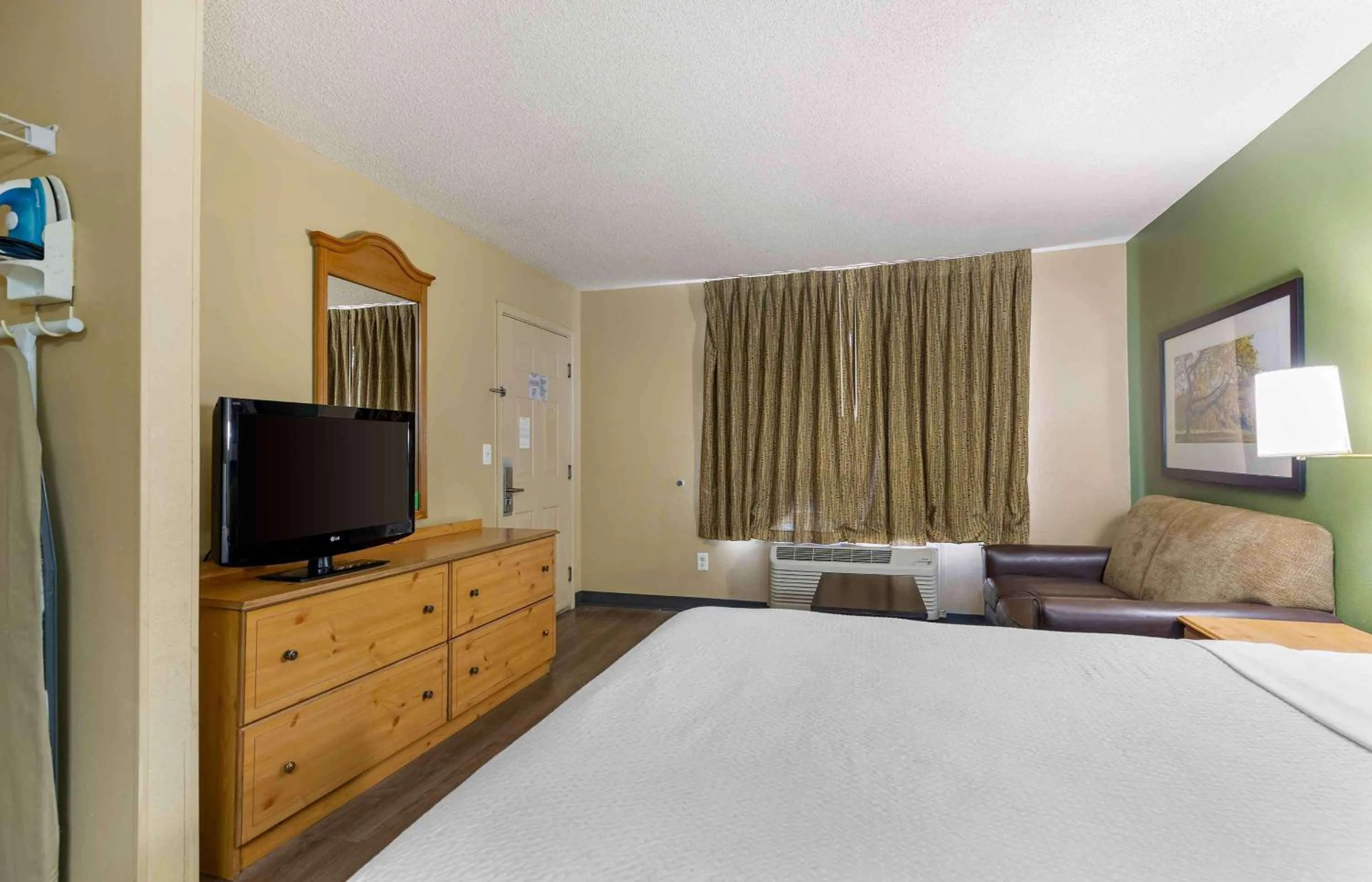 Bedroom, Bed in Extended Stay America Select Suites - Denver - Cherry Creek