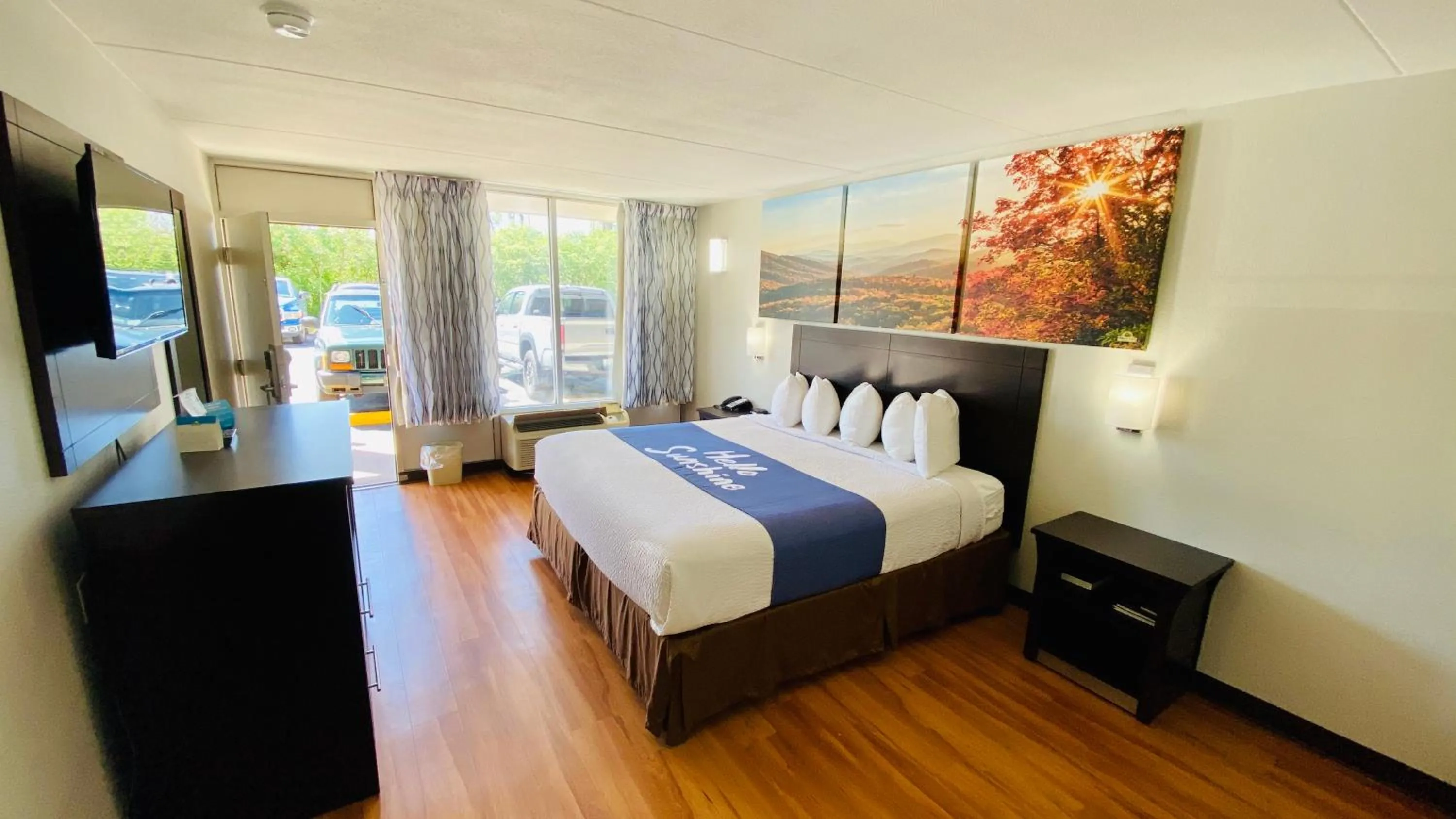 View (from property/room), Bed in Days Inn by Wyndham Maysville Kentucky