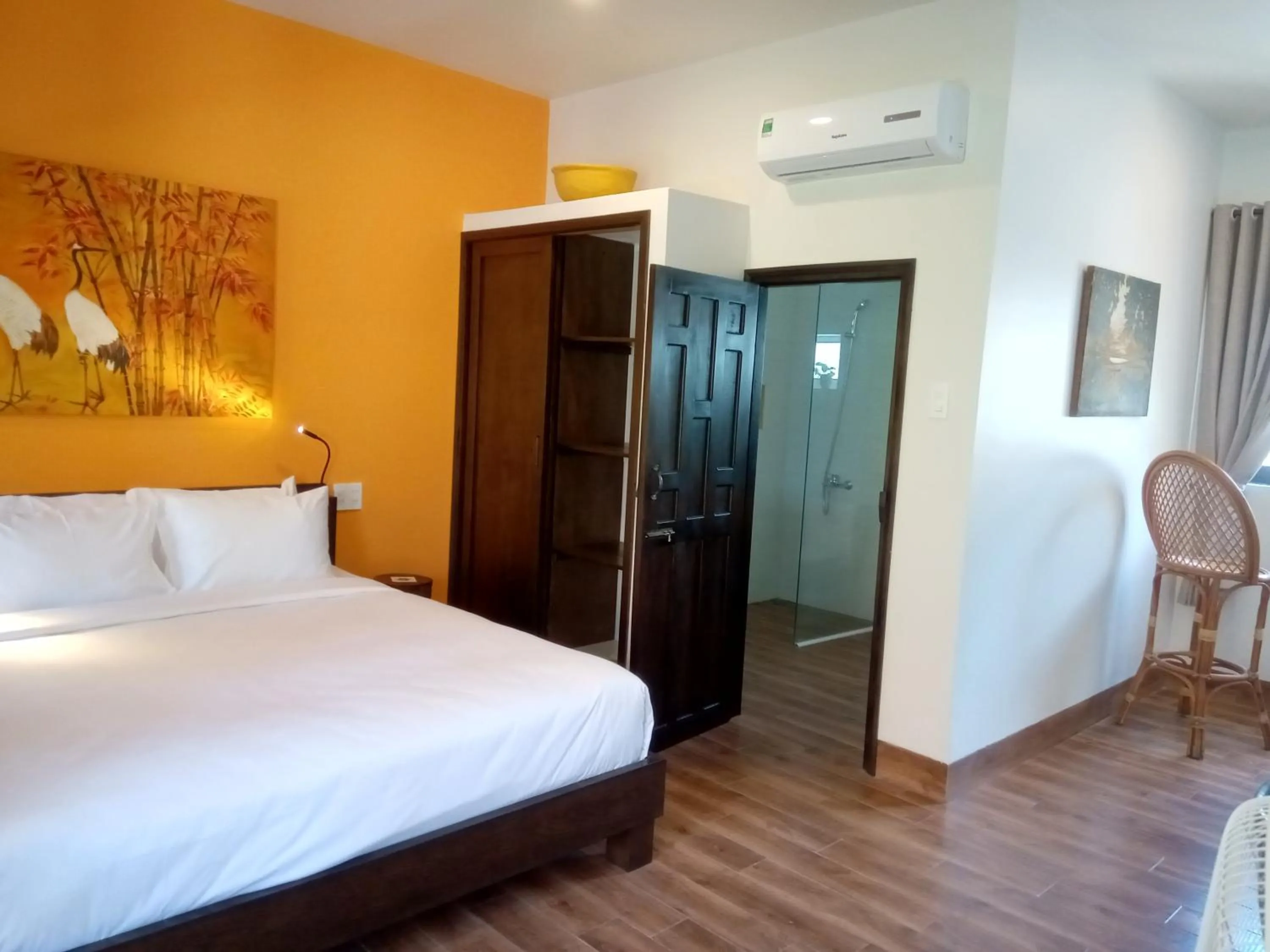 Shower, Bed in MiNhon Hotel Muine