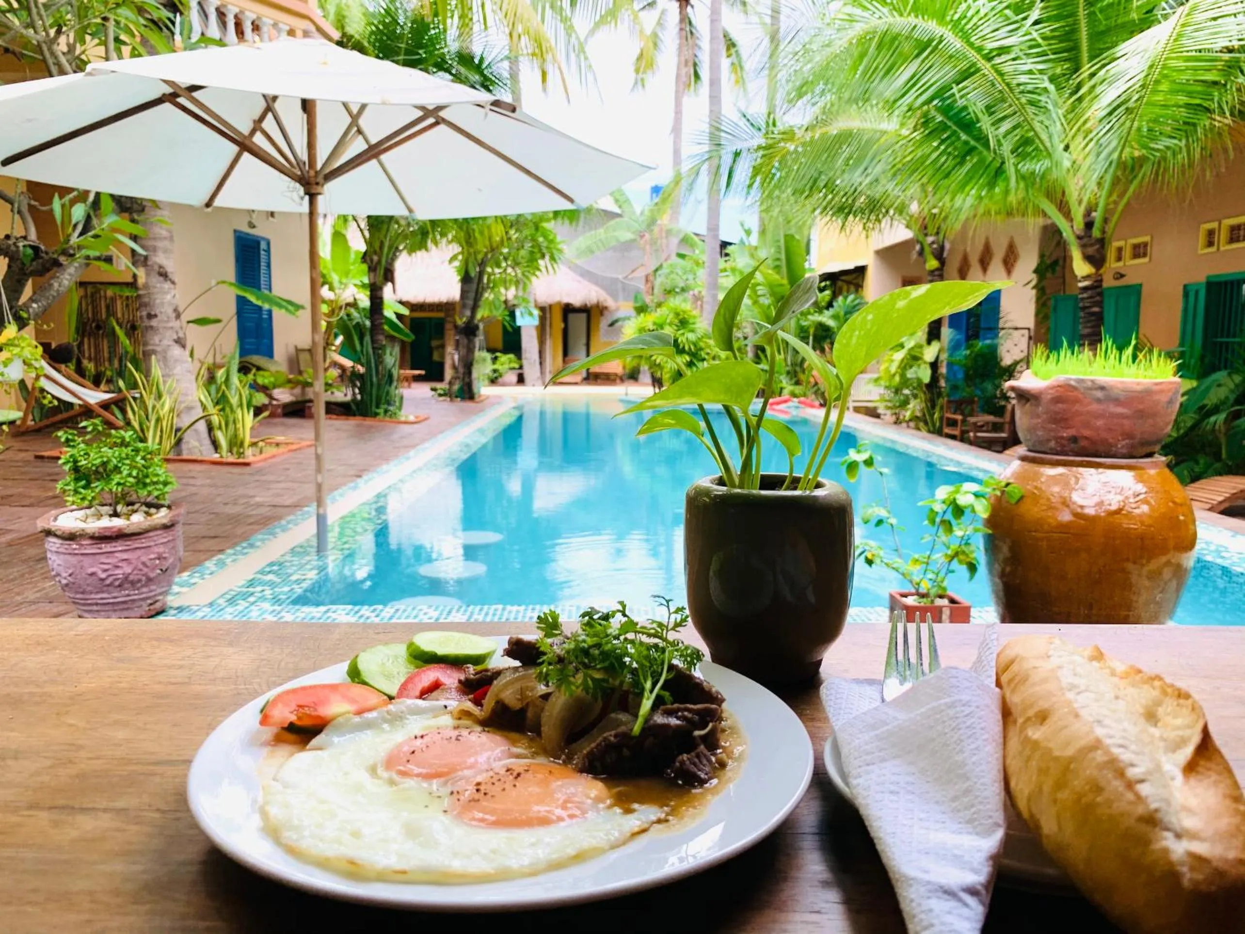 Restaurant/places to eat in MiNhon Hotel Muine