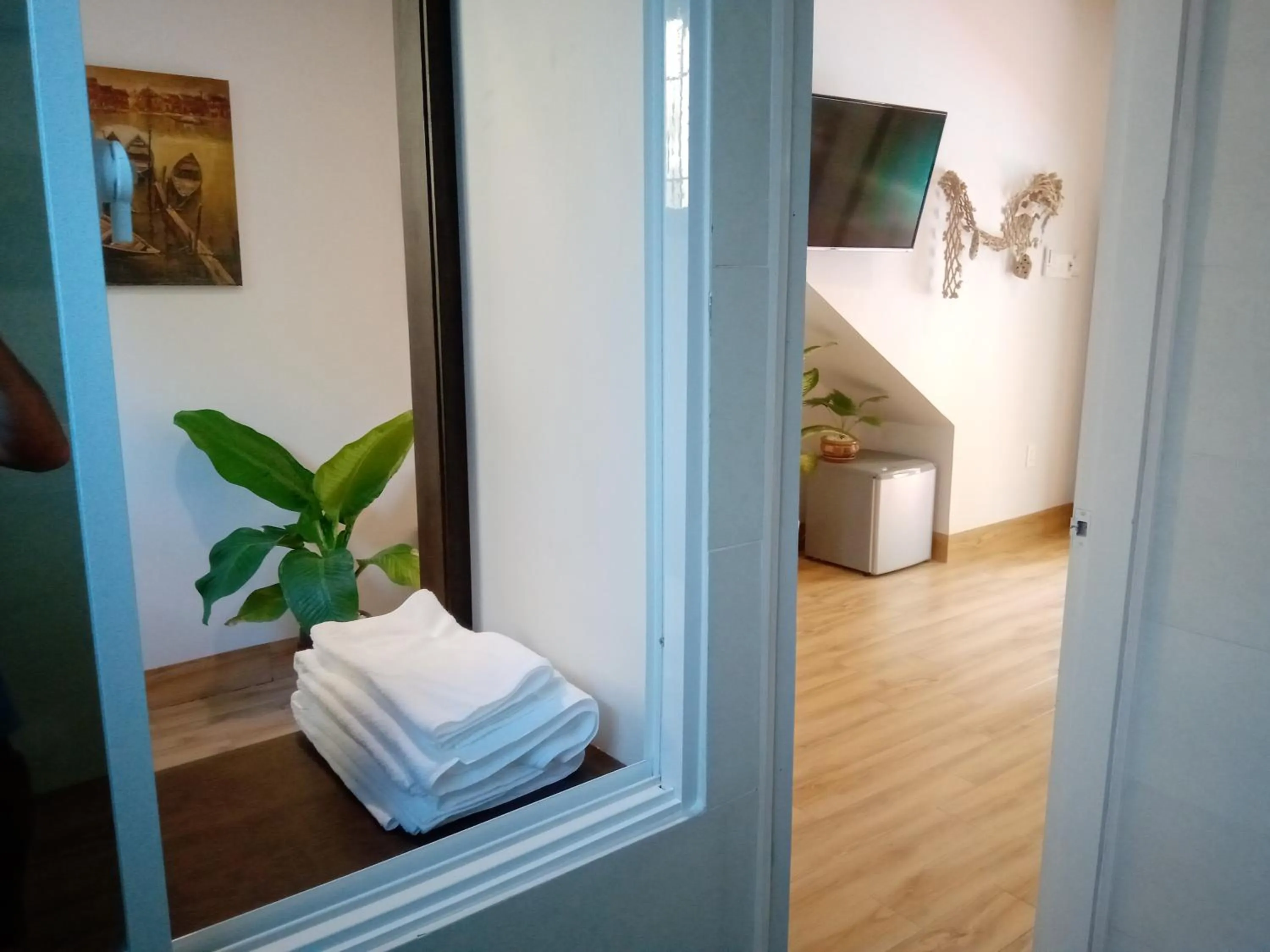 Shower, Bed in MiNhon Hotel Muine