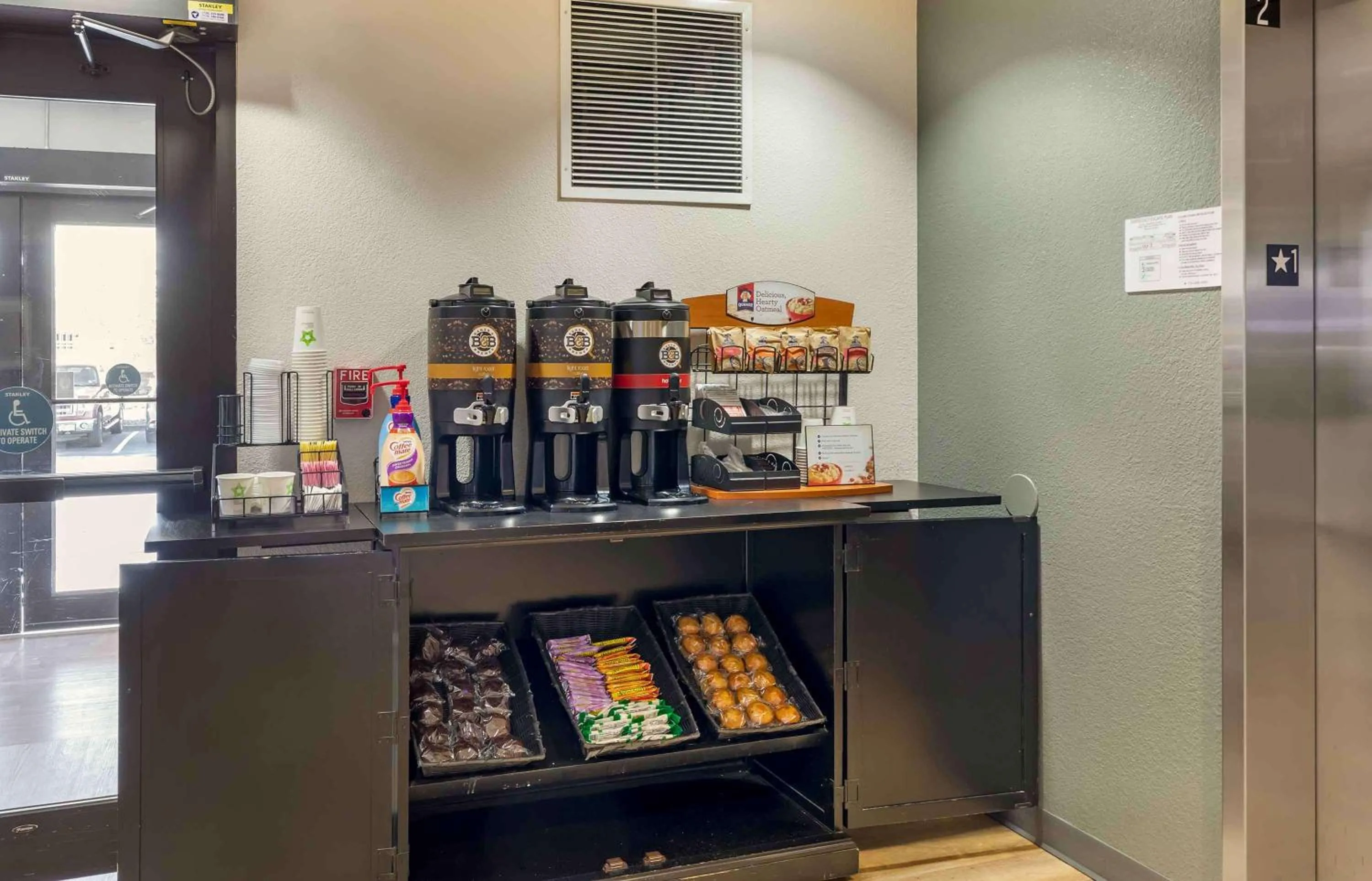 Breakfast in Extended Stay America Suites - Denver - Park Meadows