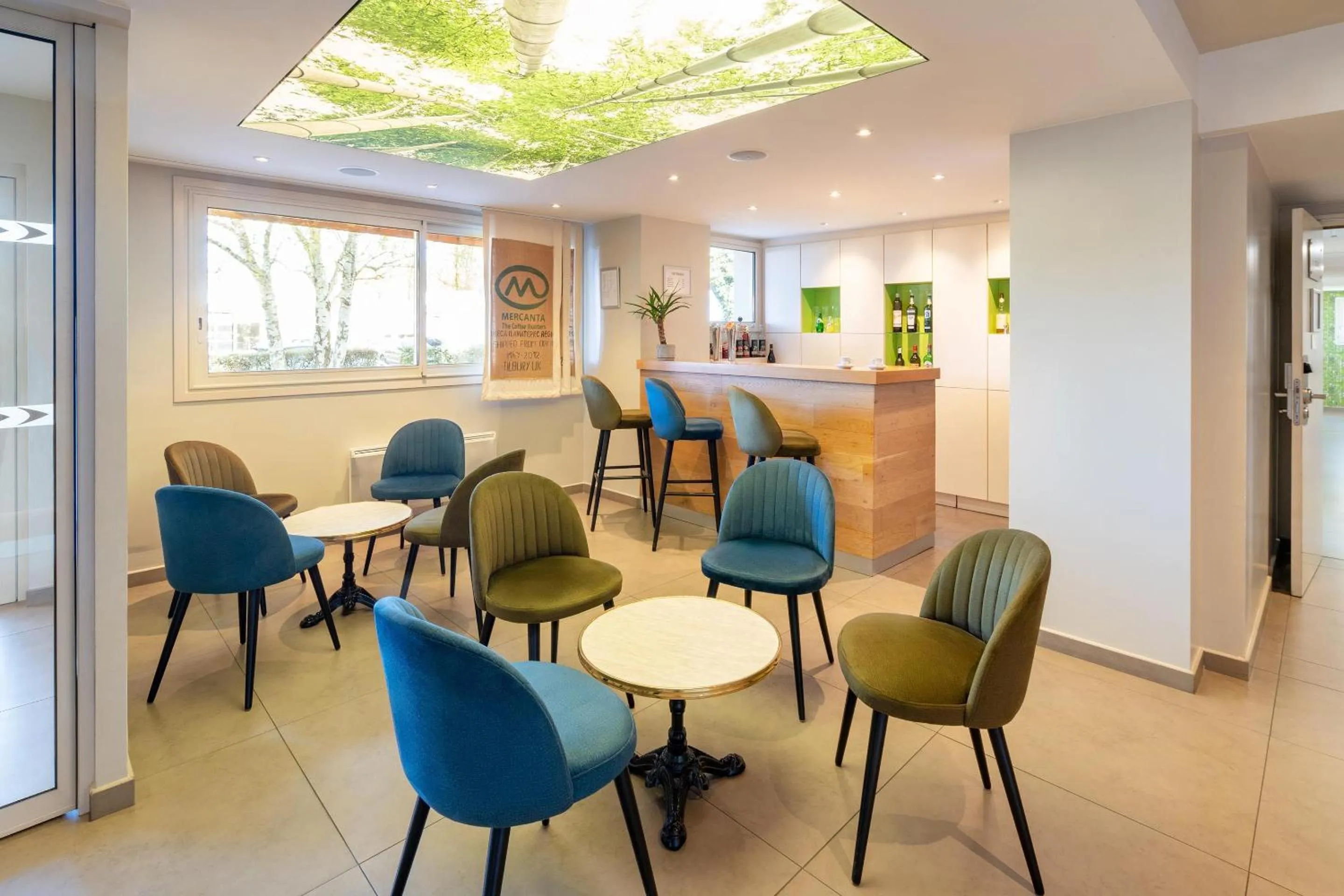 Lounge or bar in Sure Hotel by Best Western Rennes Chantepie