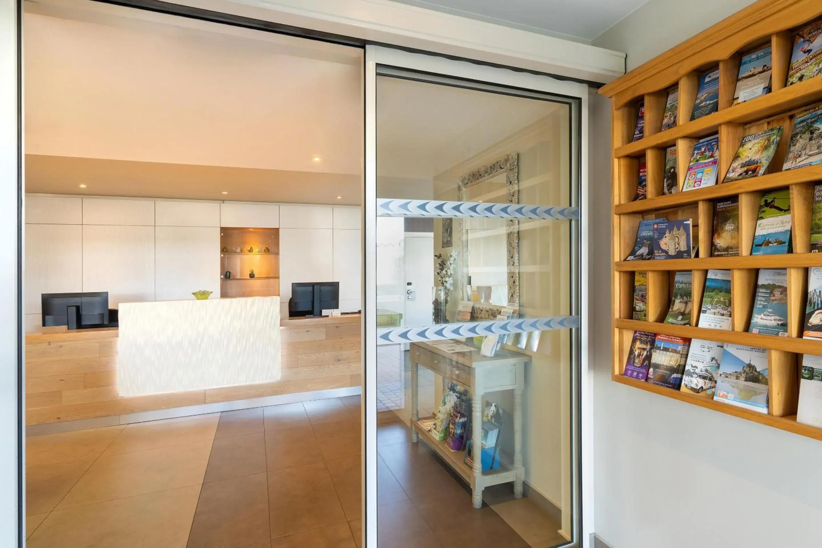 Lobby or reception in Sure Hotel by Best Western Rennes Chantepie Lobby or reception in Sure Hotel by Best Western Rennes Chantepie