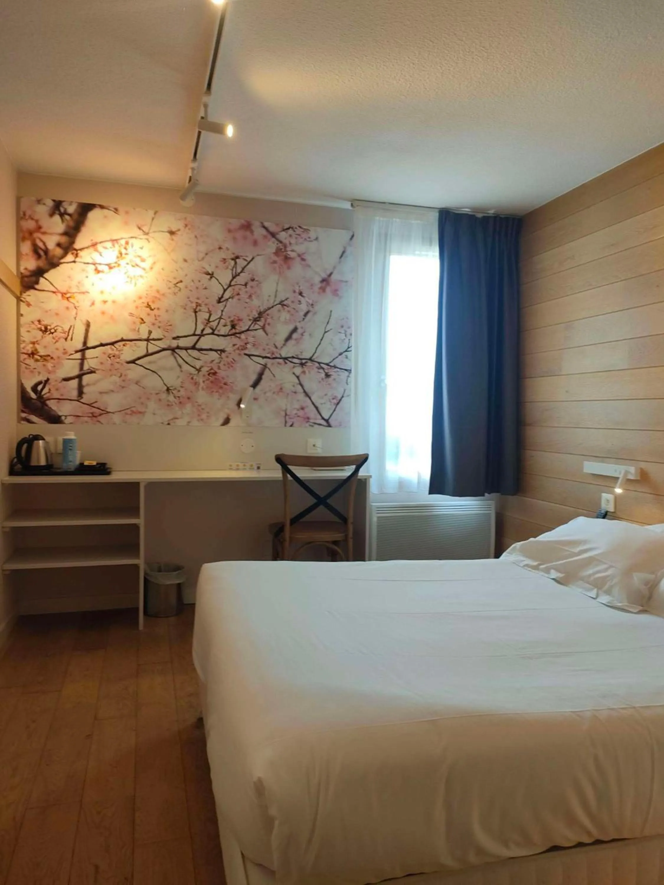 Bedroom, Bed in Logis Hôtel-Restaurant Les Loges