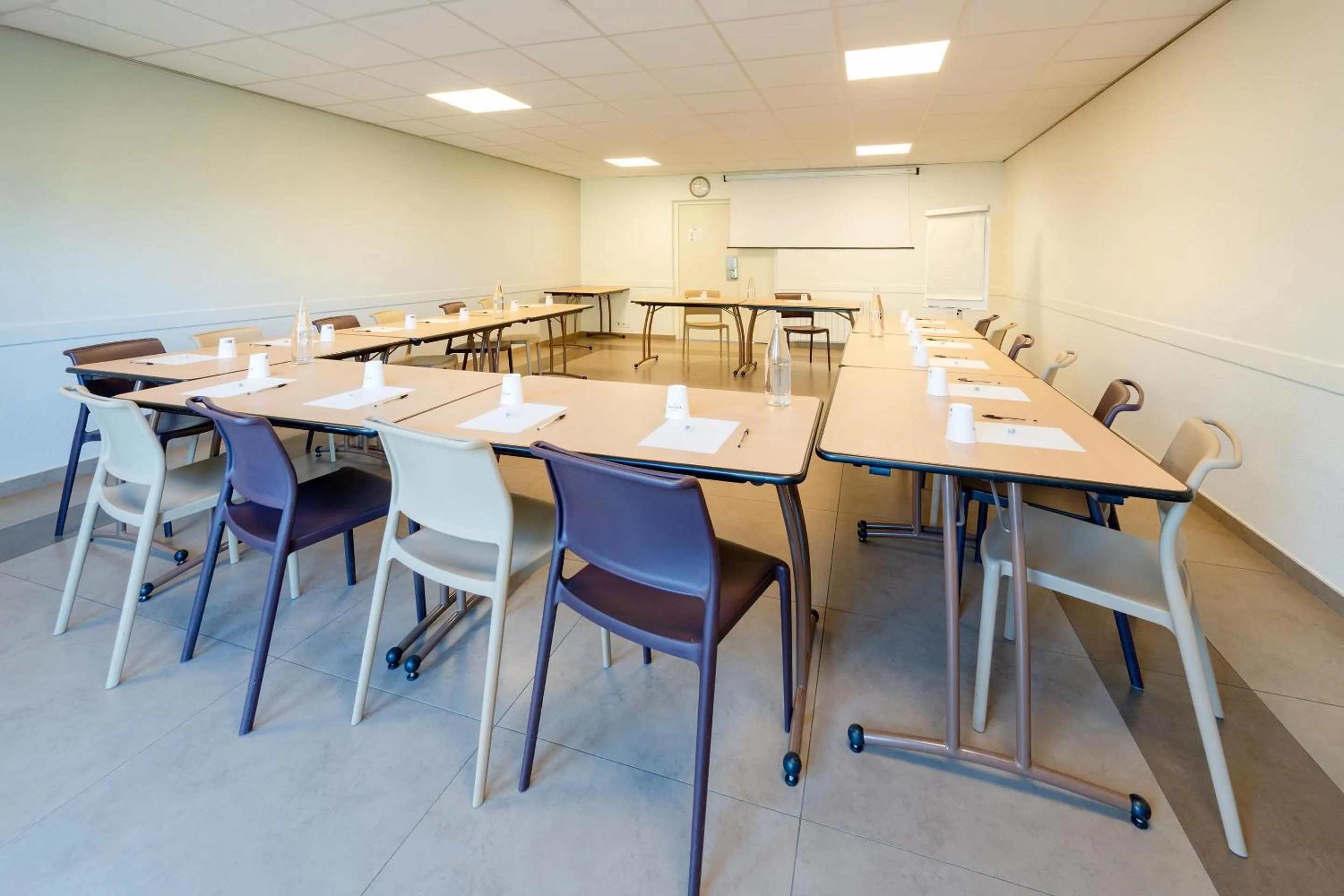 Meeting/conference room in Sure Hotel by Best Western Rennes Chantepie