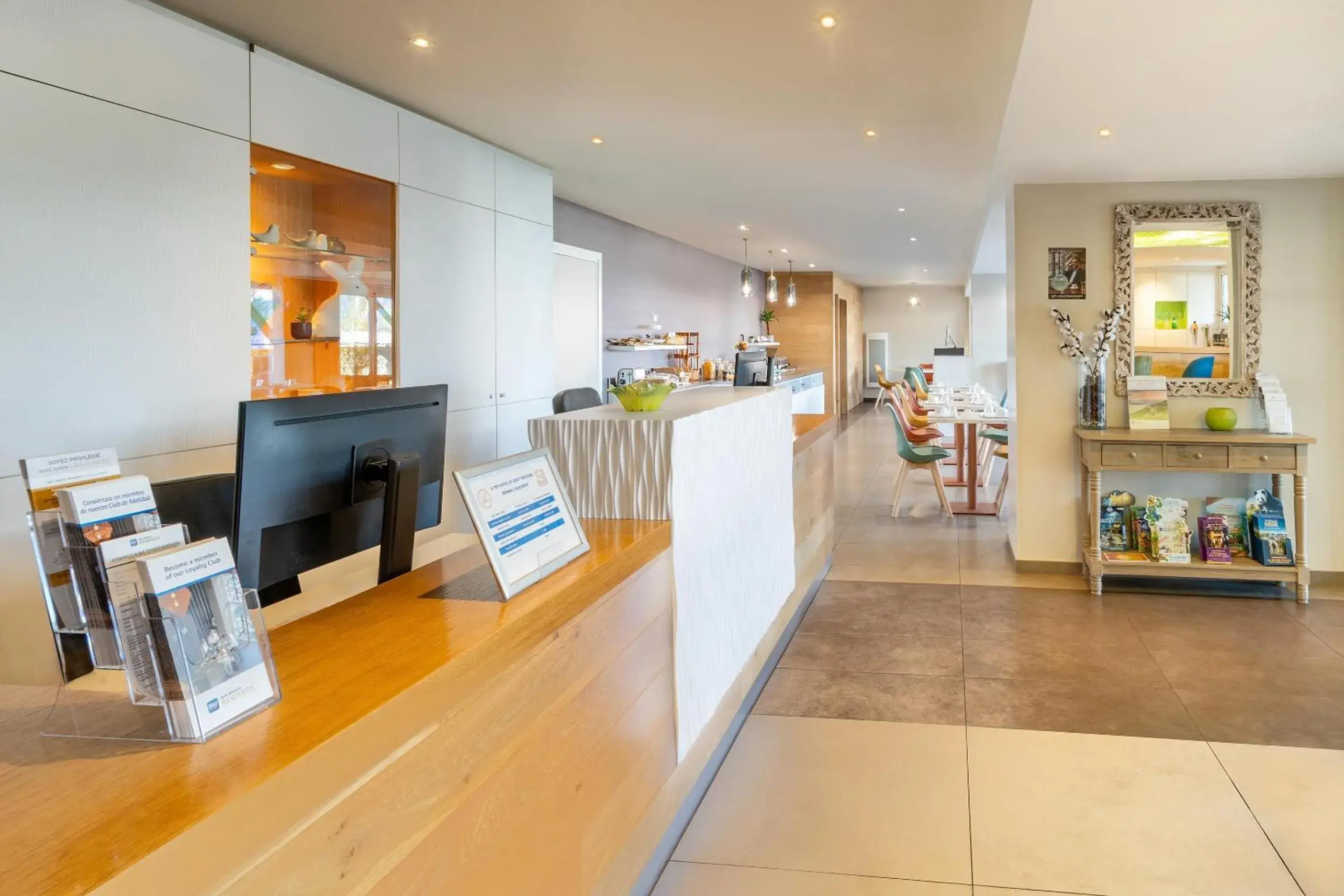 Lobby or reception in Sure Hotel by Best Western Rennes Chantepie Lobby or reception in Sure Hotel by Best Western Rennes Chantepie