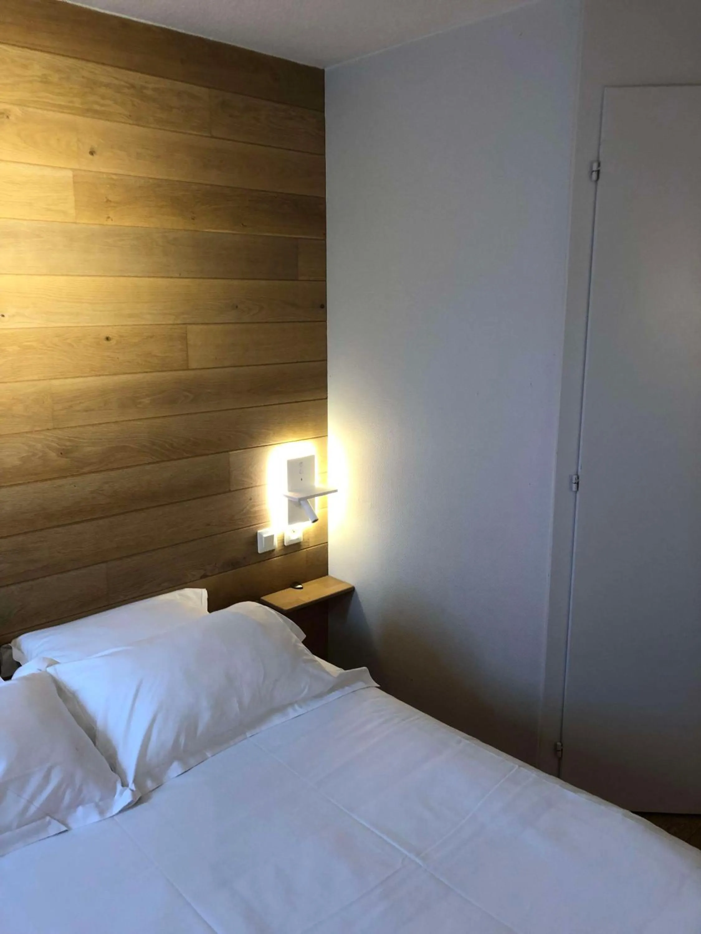 Bedroom, Bed in Logis Hôtel-Restaurant Les Loges