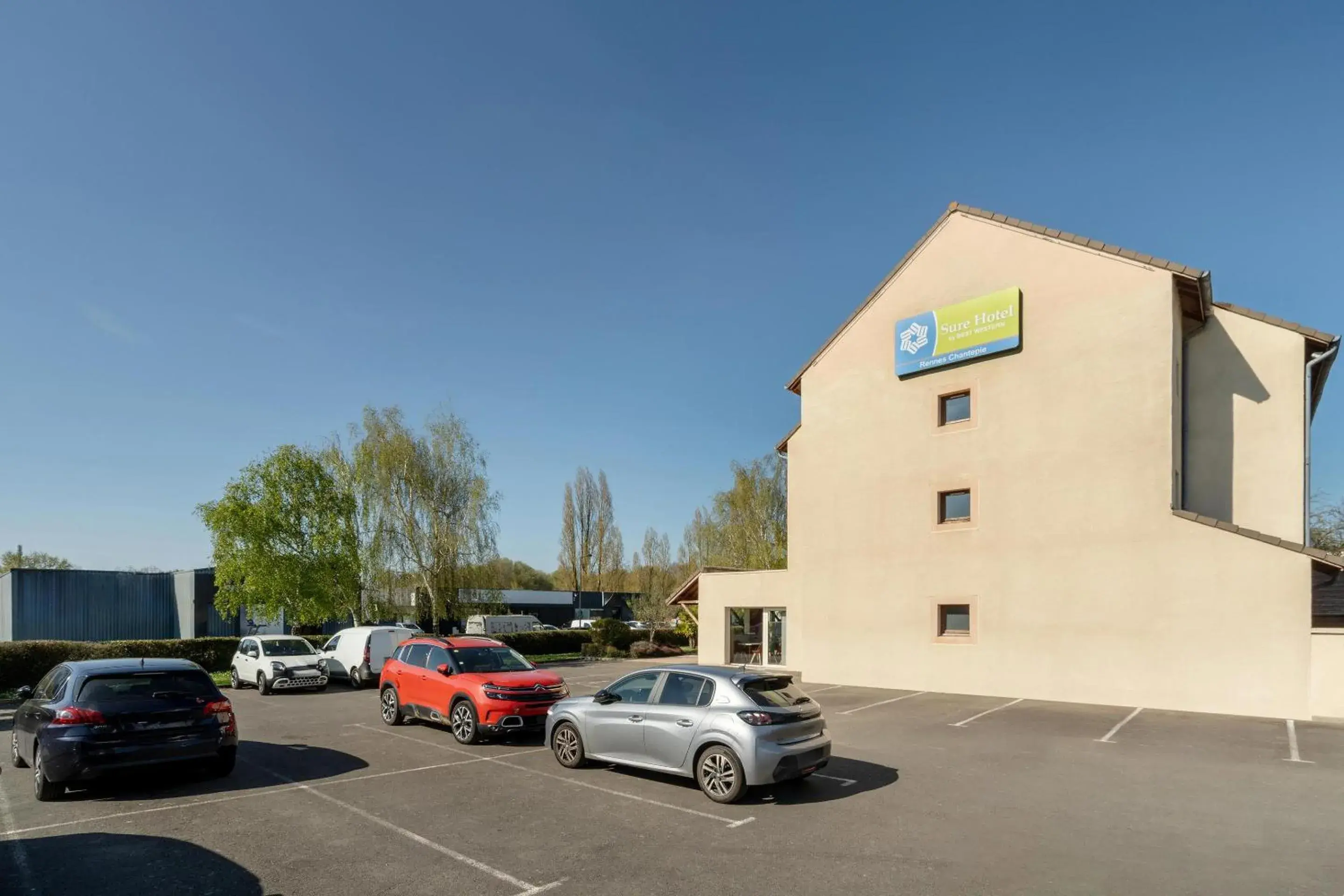 Property building in Sure Hotel by Best Western Rennes Chantepie Property building in Sure Hotel by Best Western Rennes Chantepie
