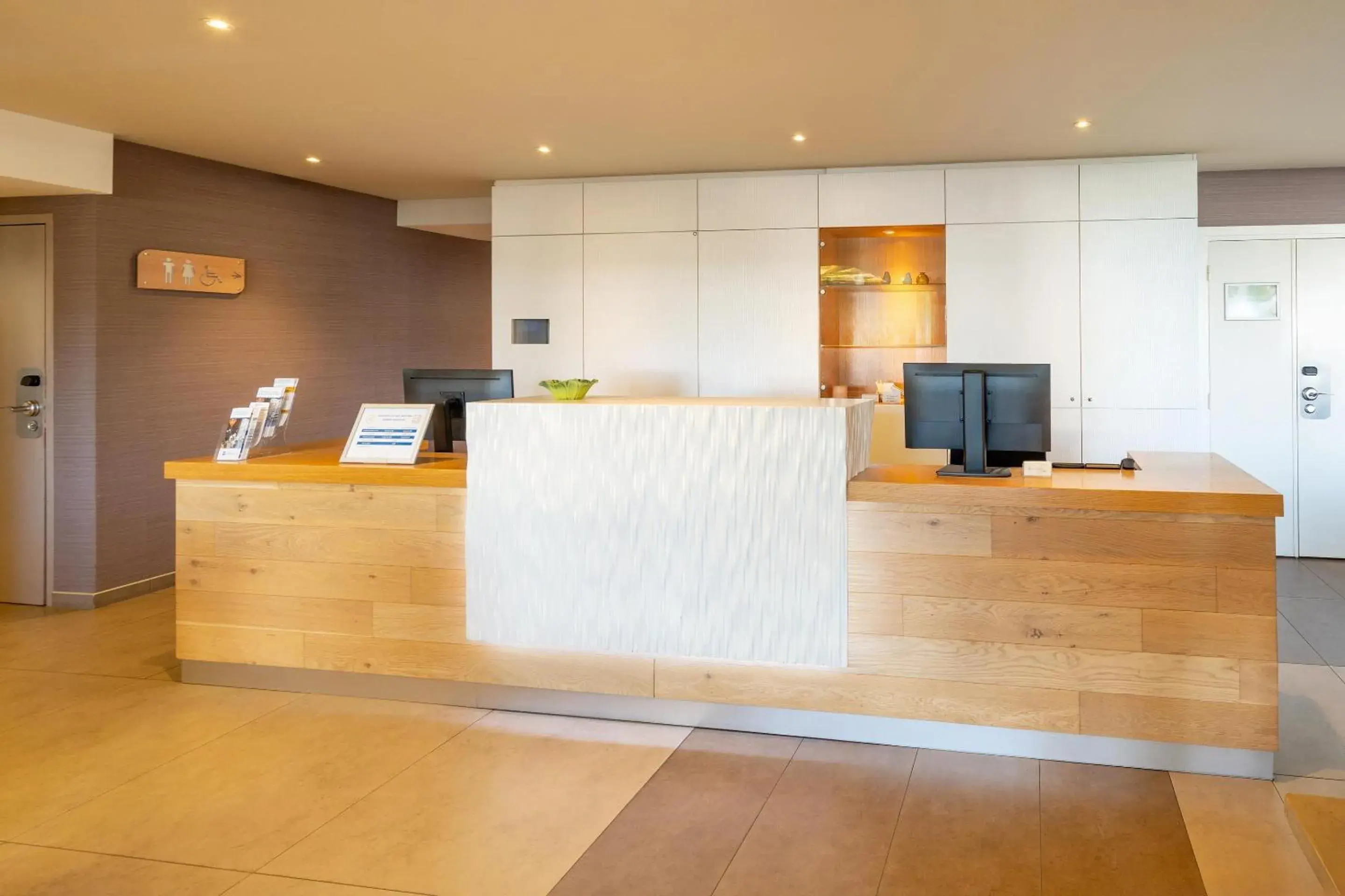 Lobby or reception in Sure Hotel by Best Western Rennes Chantepie Lobby or reception in Sure Hotel by Best Western Rennes Chantepie