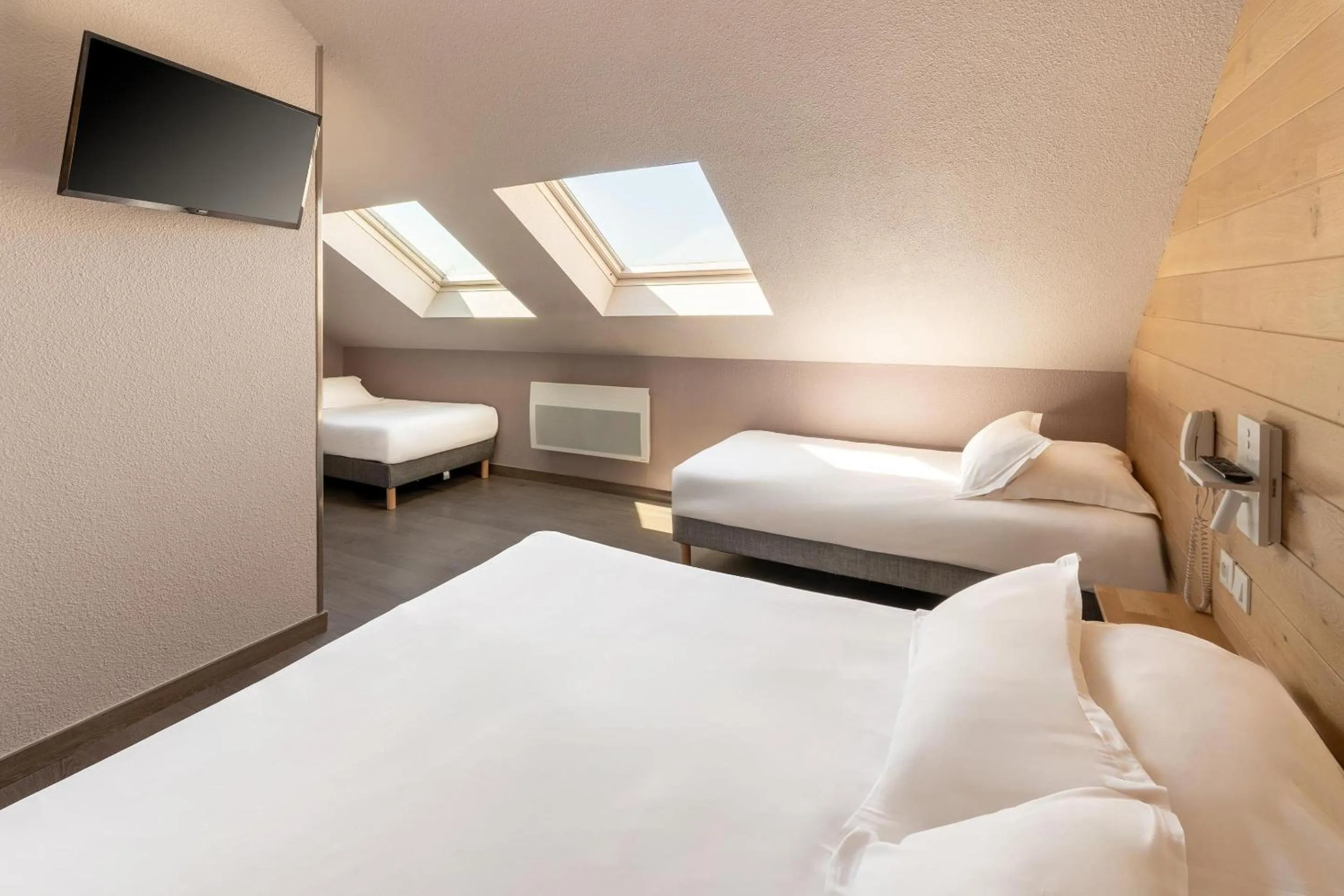 Bedroom, Bed in Sure Hotel by Best Western Rennes Chantepie